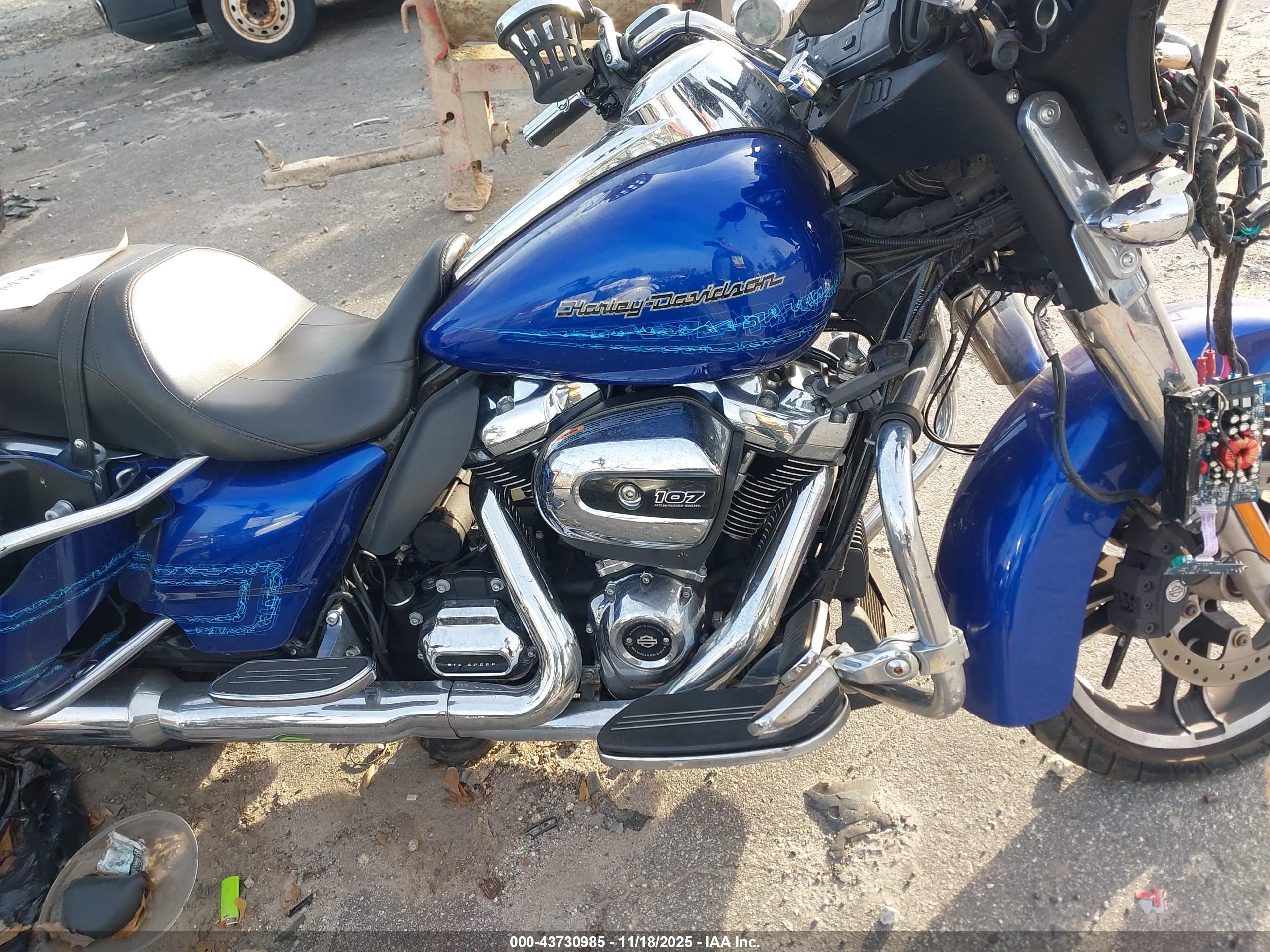 HARLEY-DAVIDSON FLHX image 8
