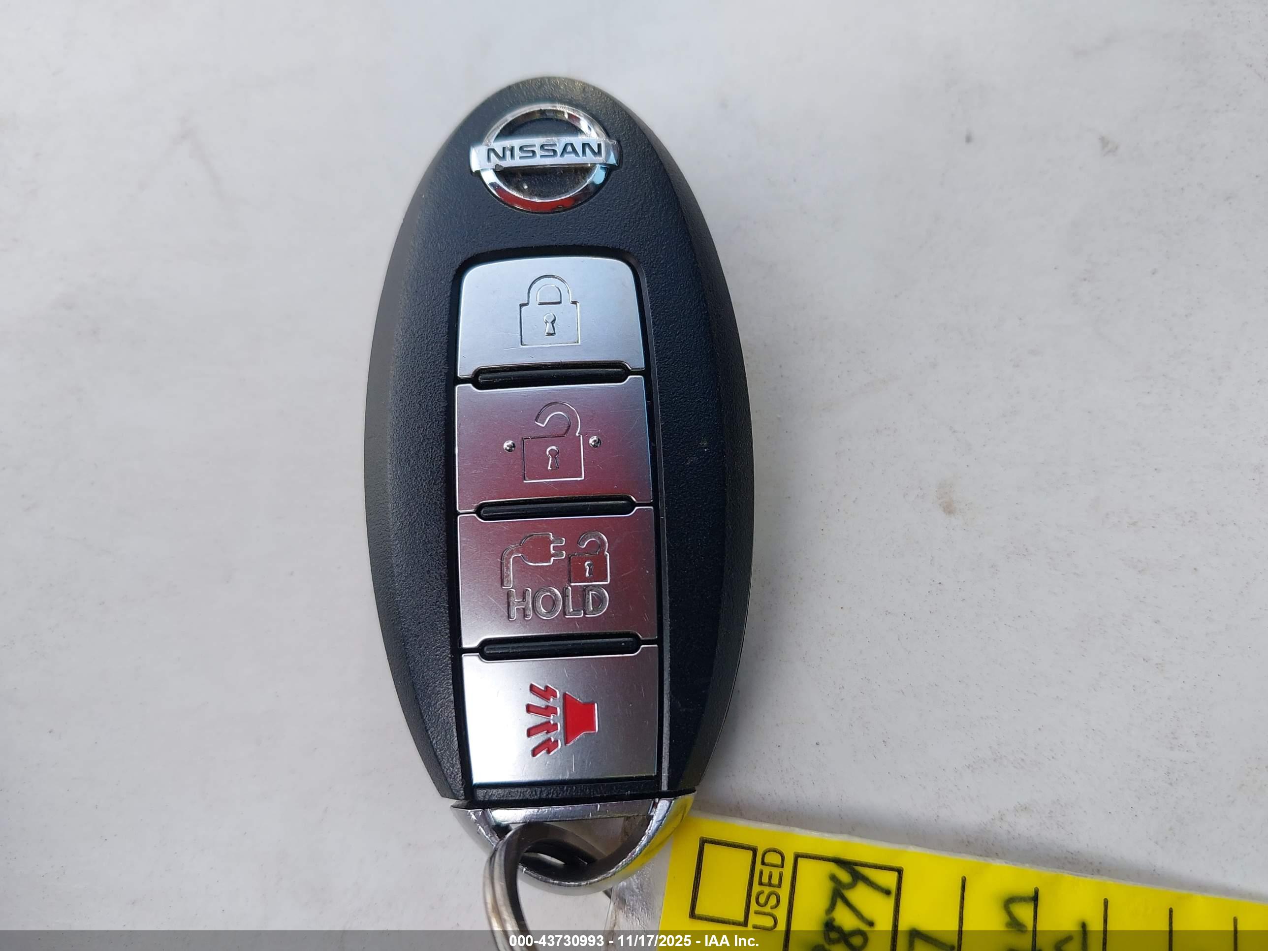 NISSAN LEAF image 11
