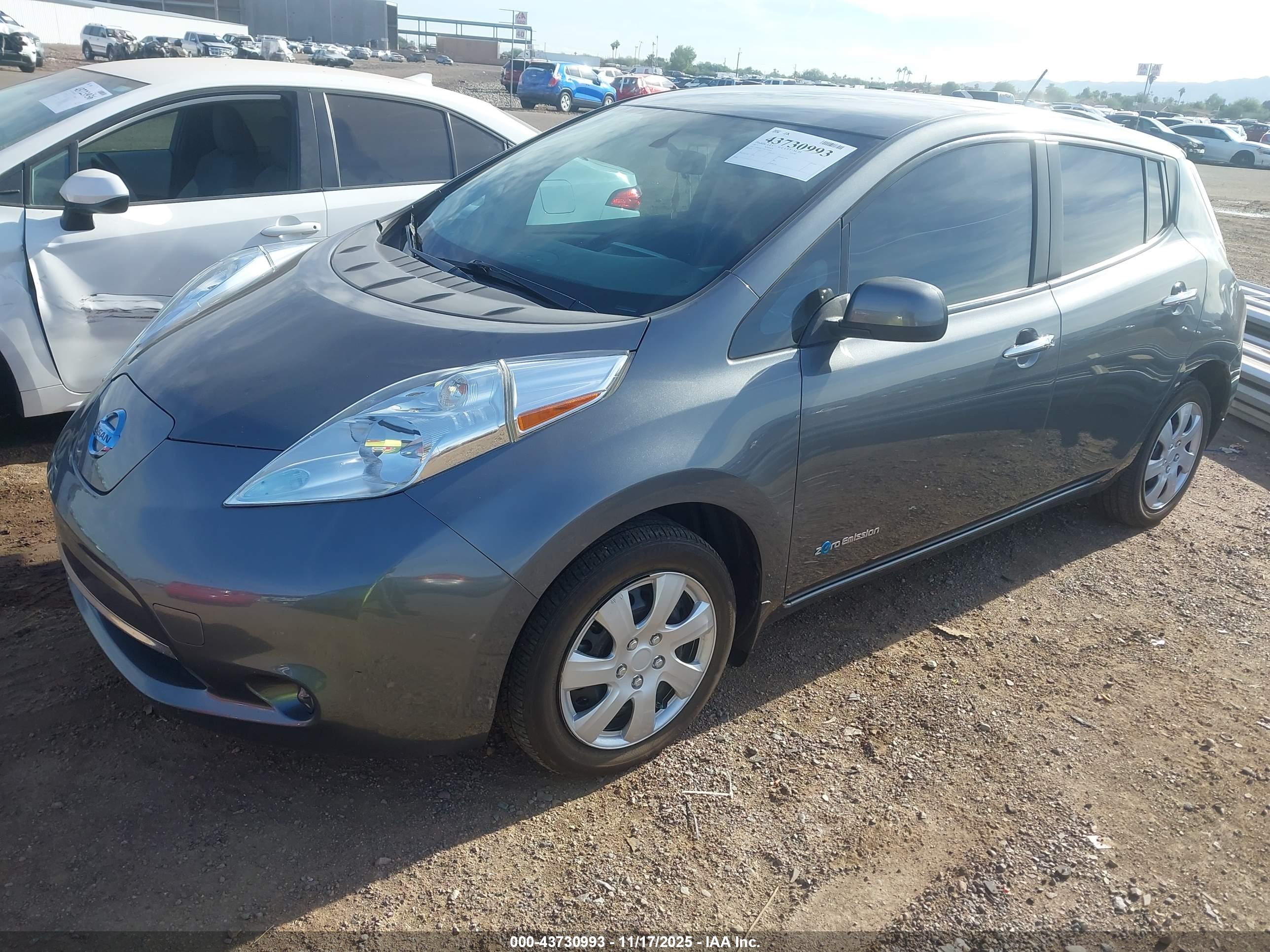 NISSAN LEAF image 2