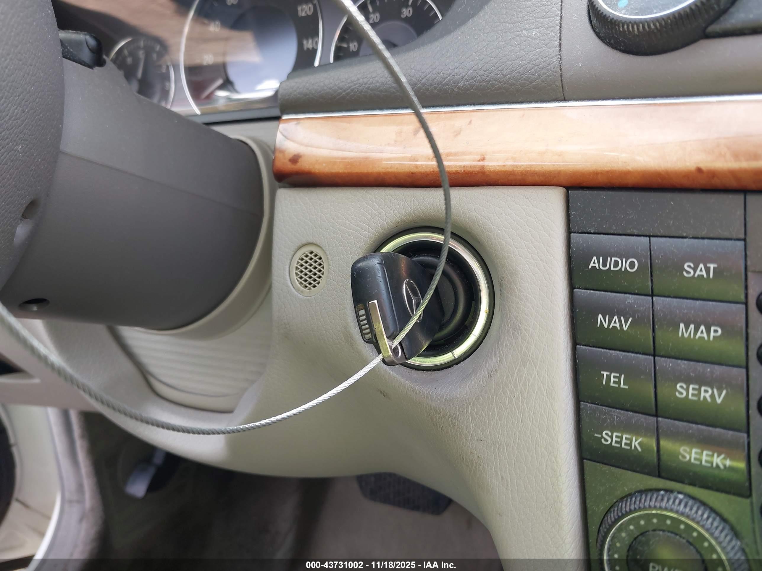 MERCEDES-BENZ E image 11