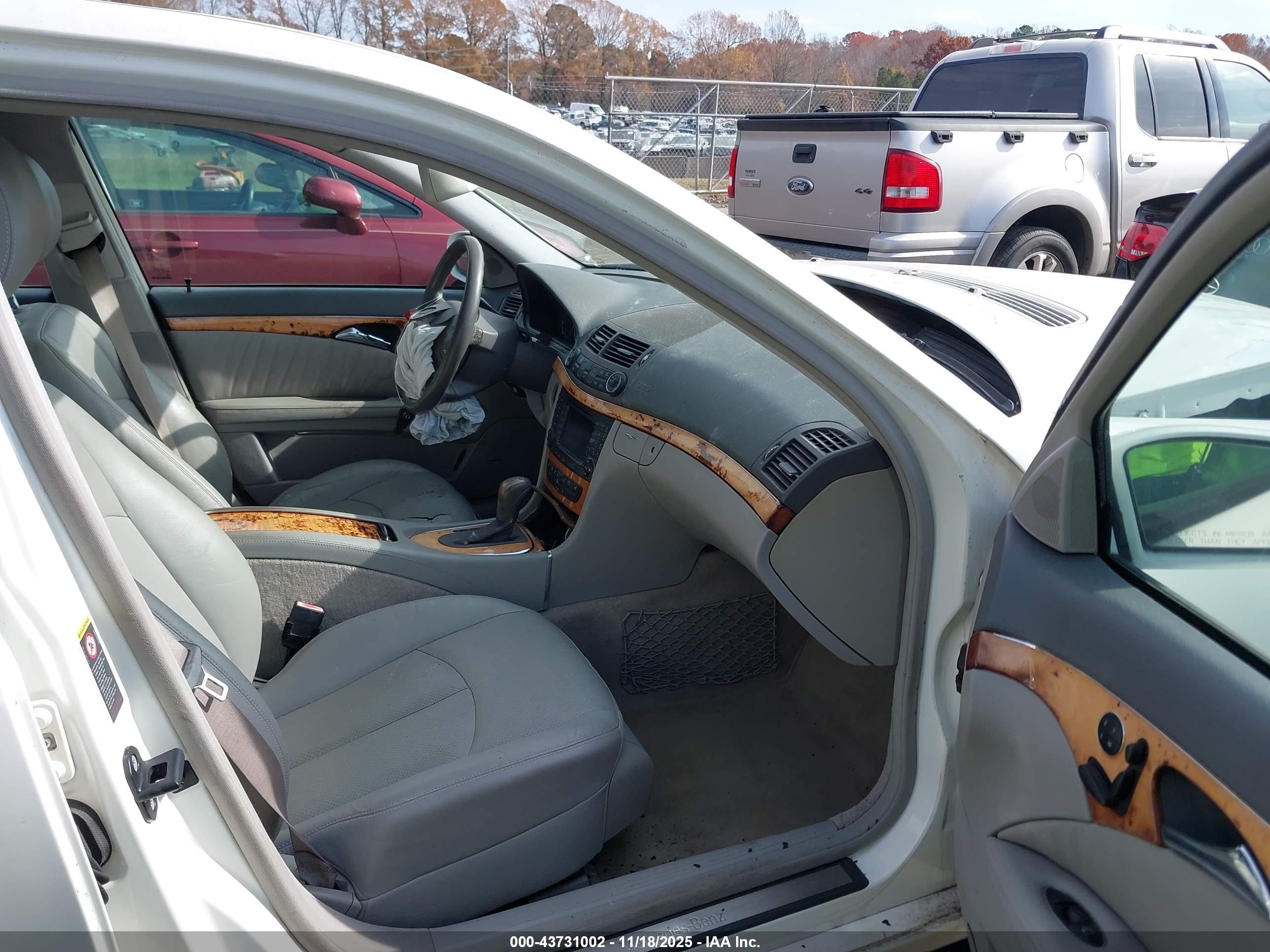 MERCEDES-BENZ E image 5