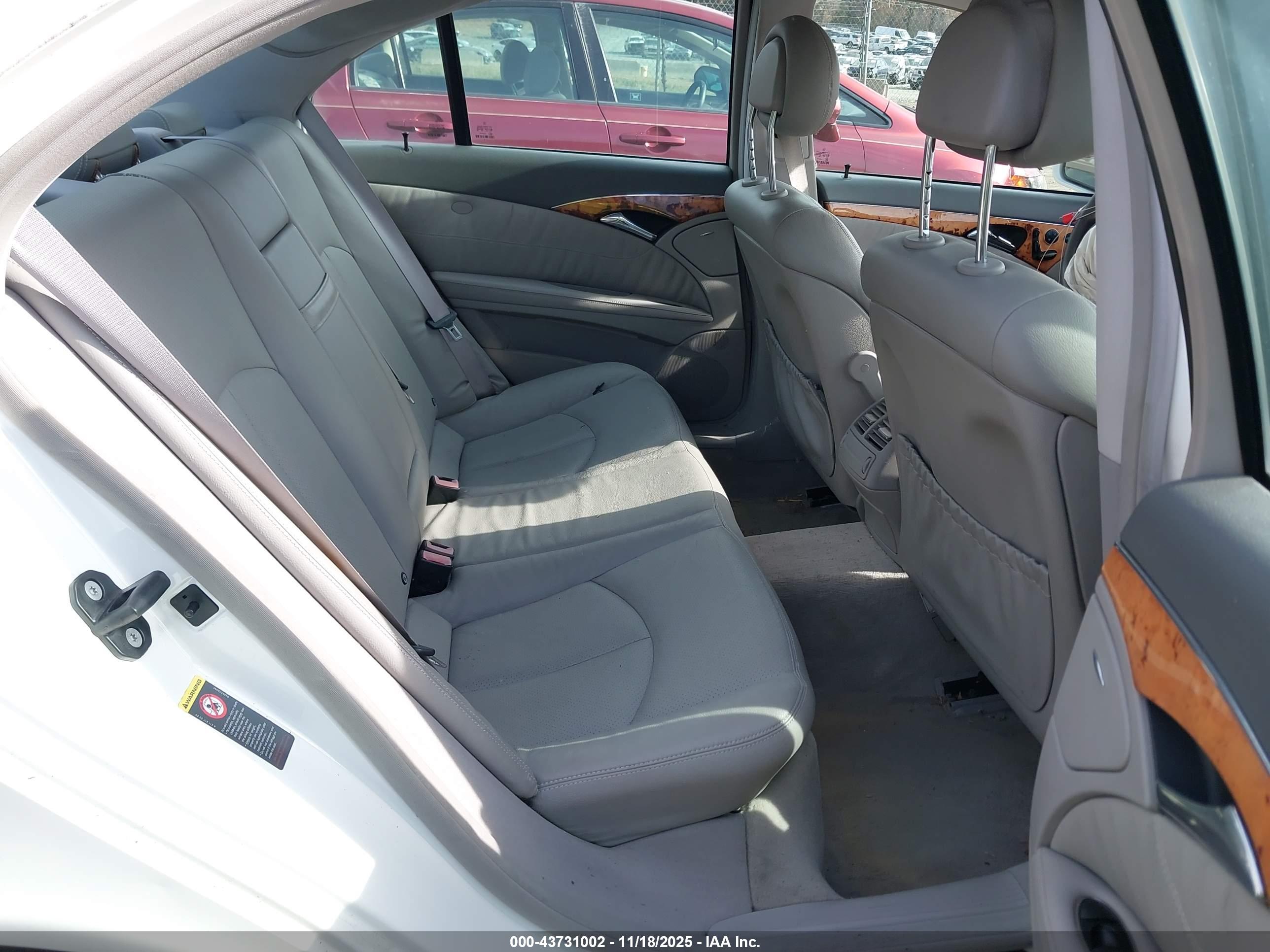 MERCEDES-BENZ E image 8