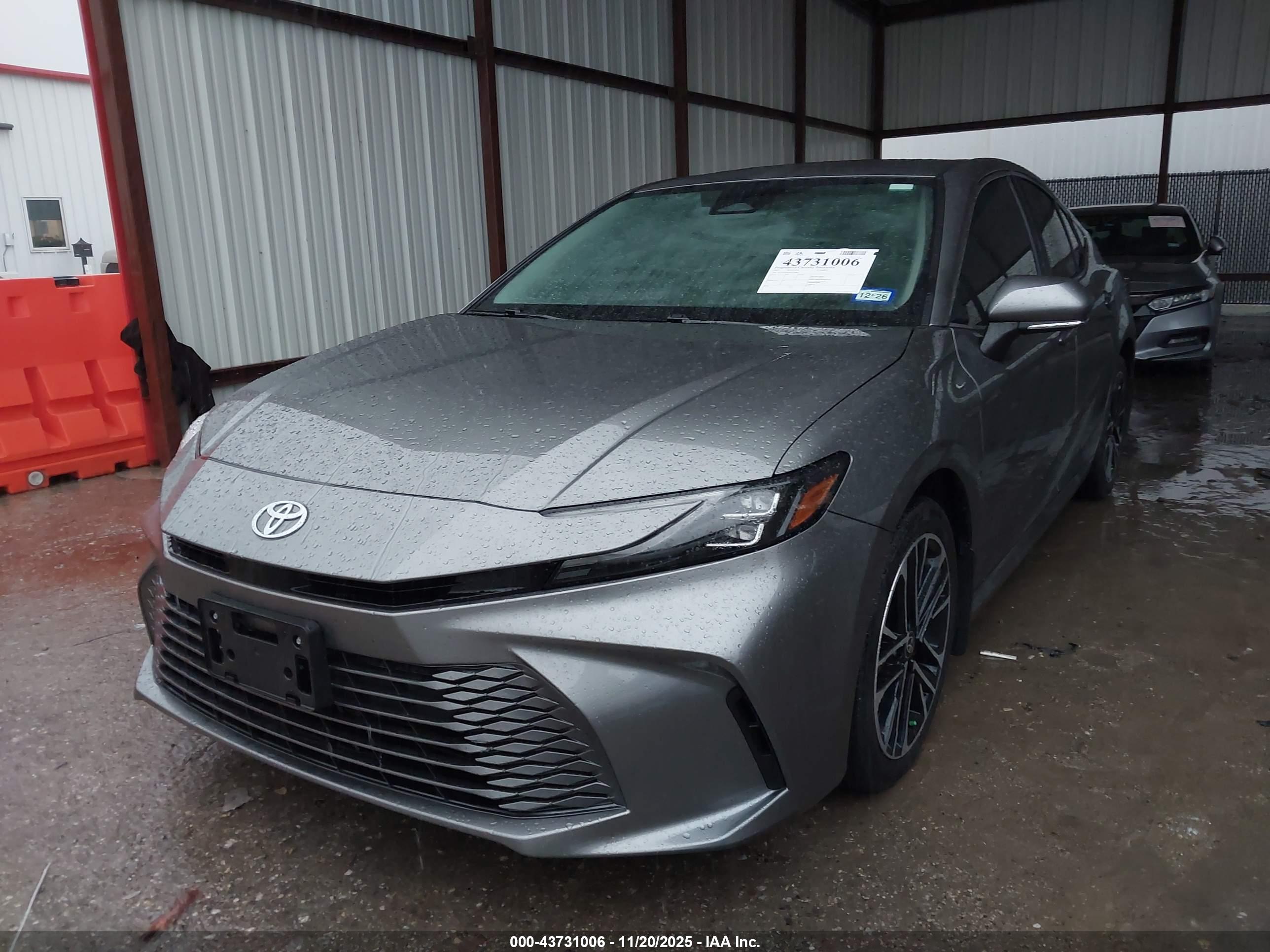 TOYOTA CAMRY image 2