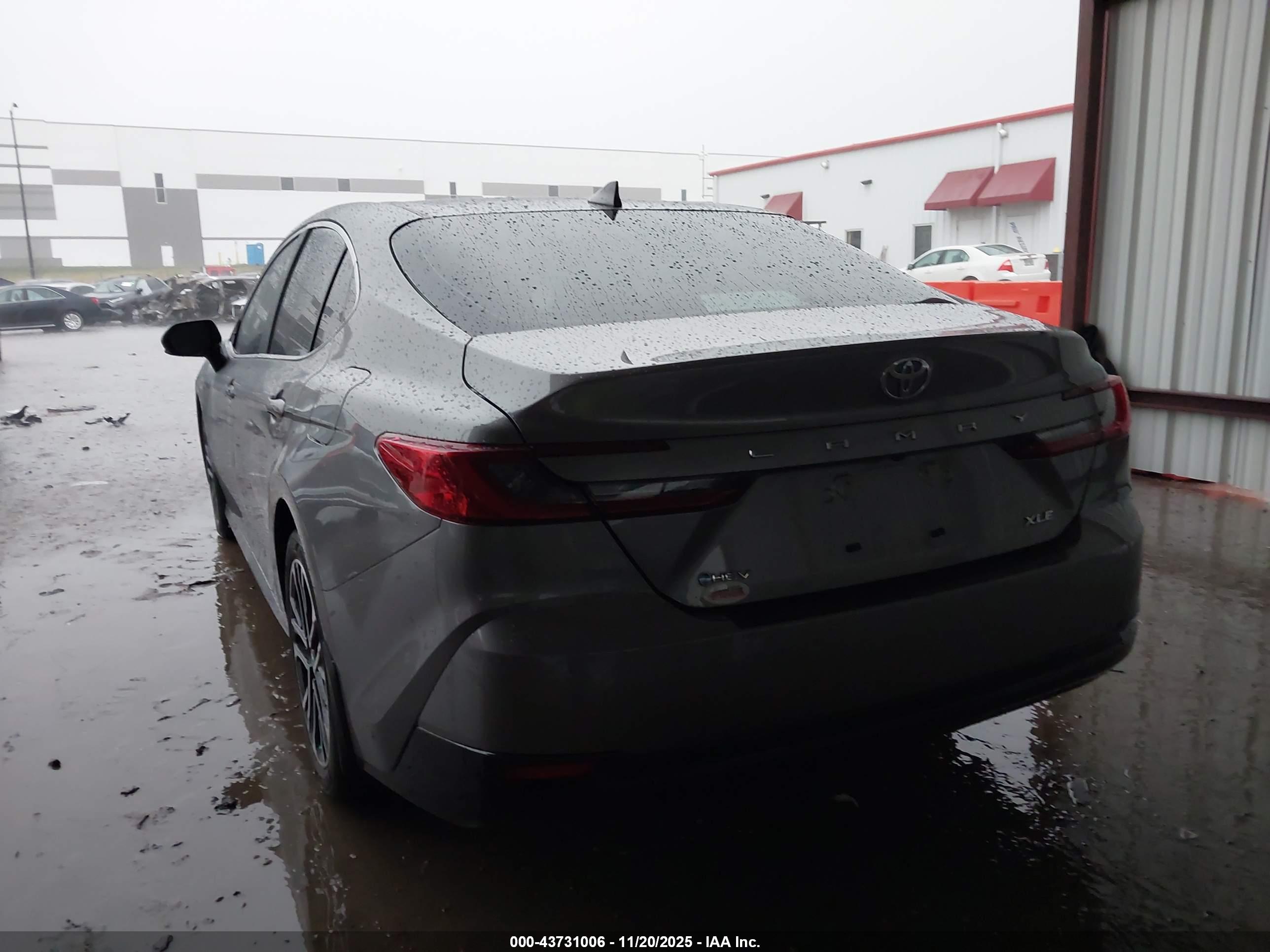 TOYOTA CAMRY image 3