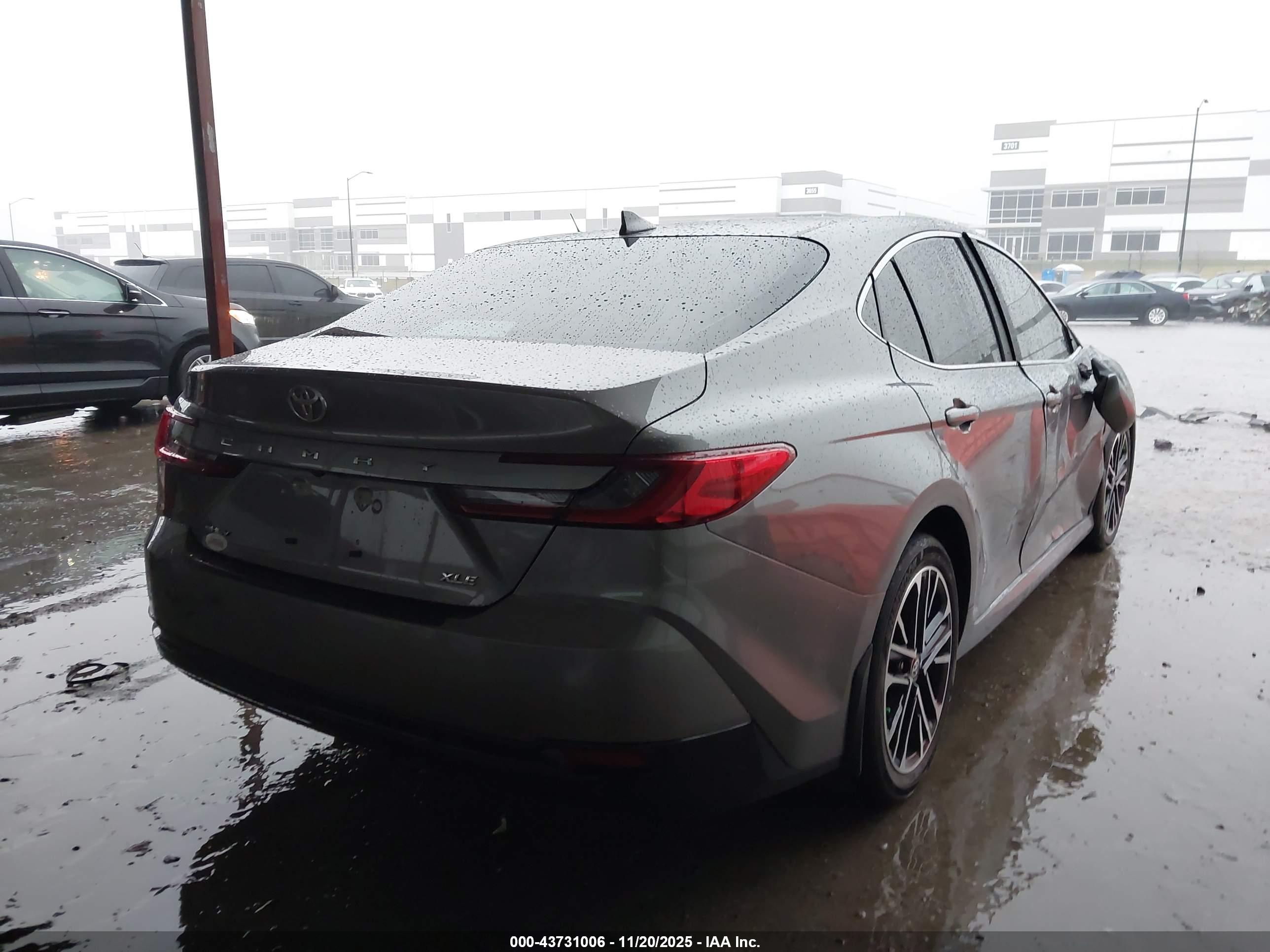 TOYOTA CAMRY image 4