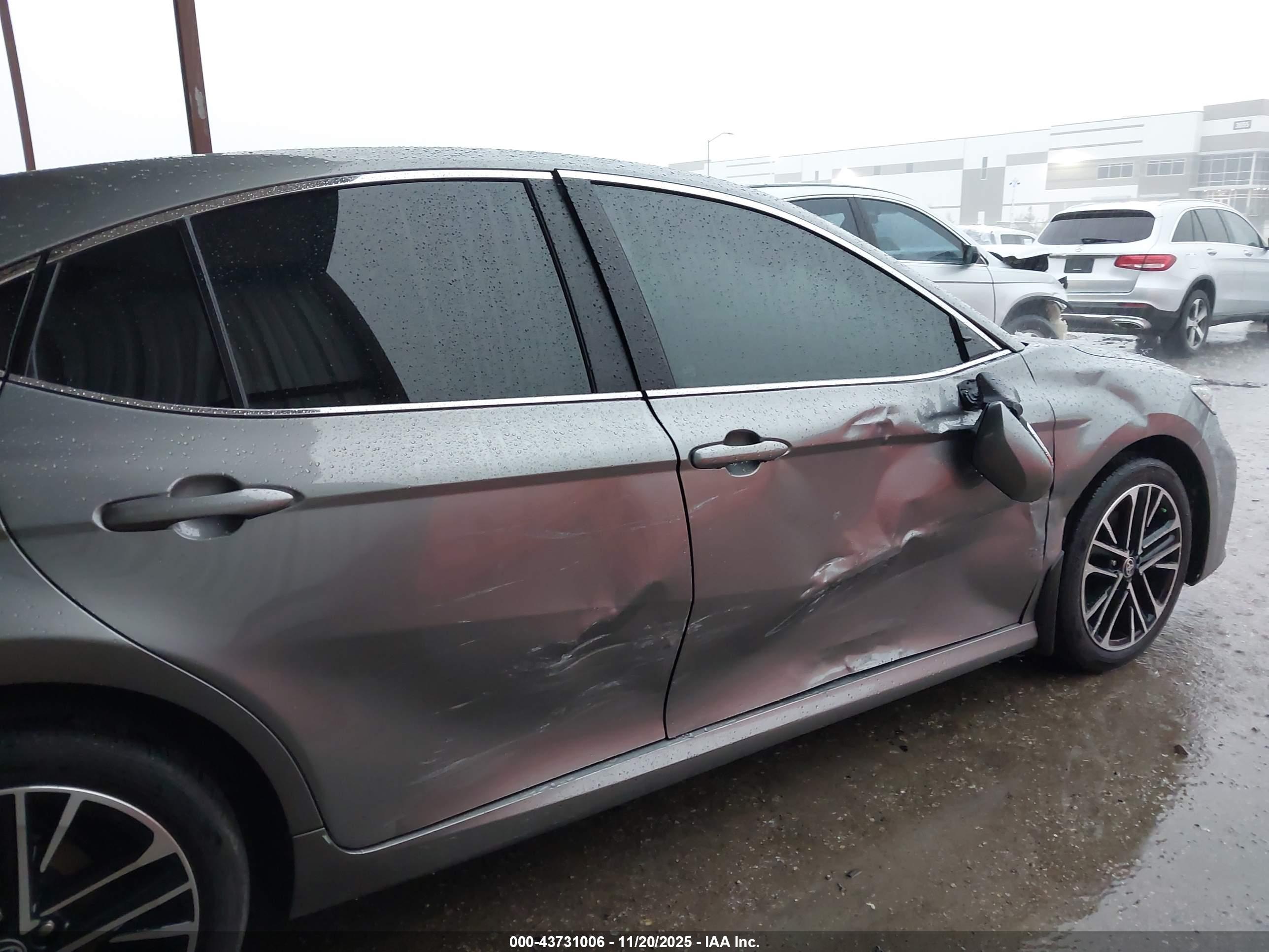 TOYOTA CAMRY image 6