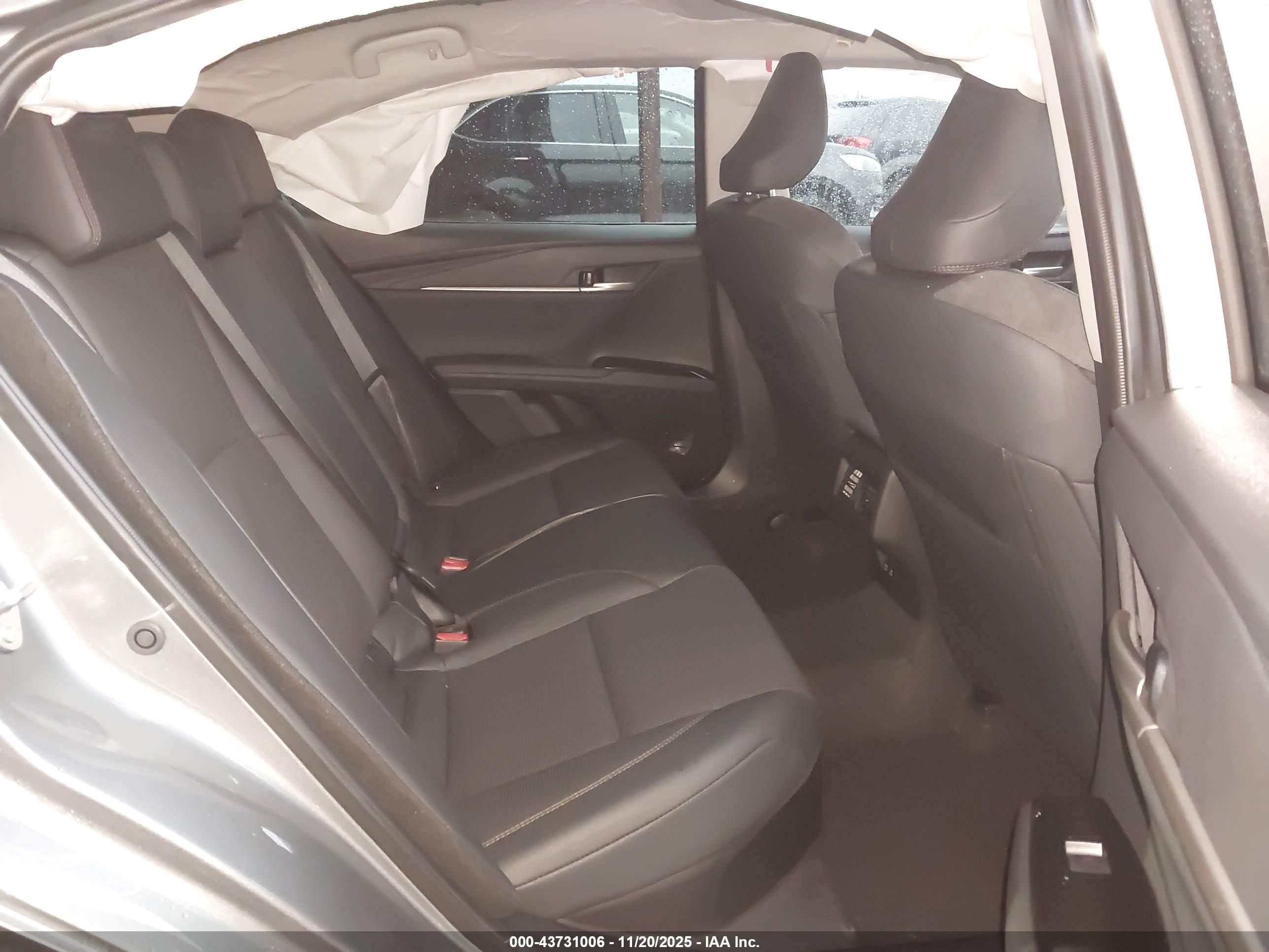 TOYOTA CAMRY image 8