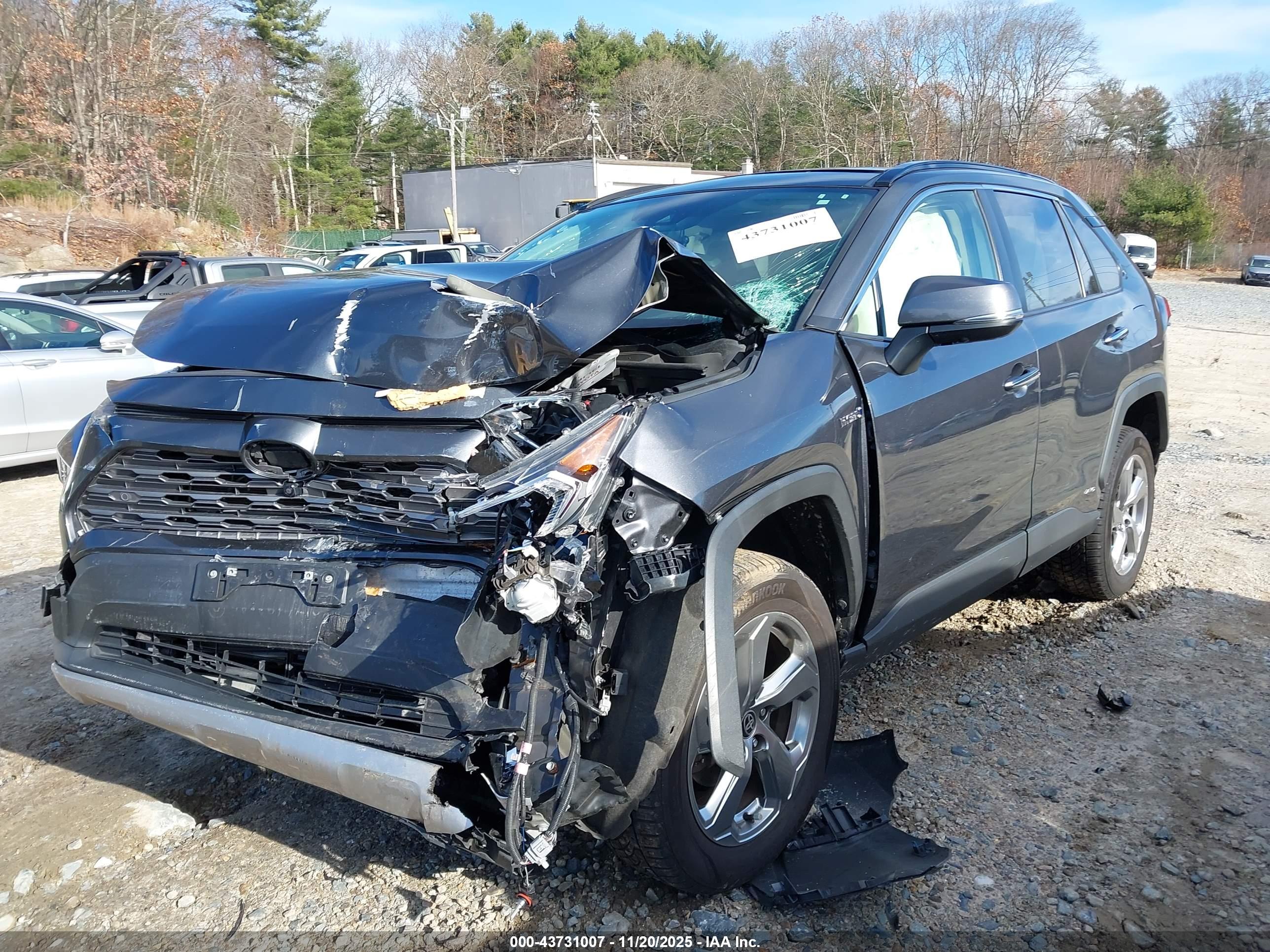 TOYOTA RAV4 image 2