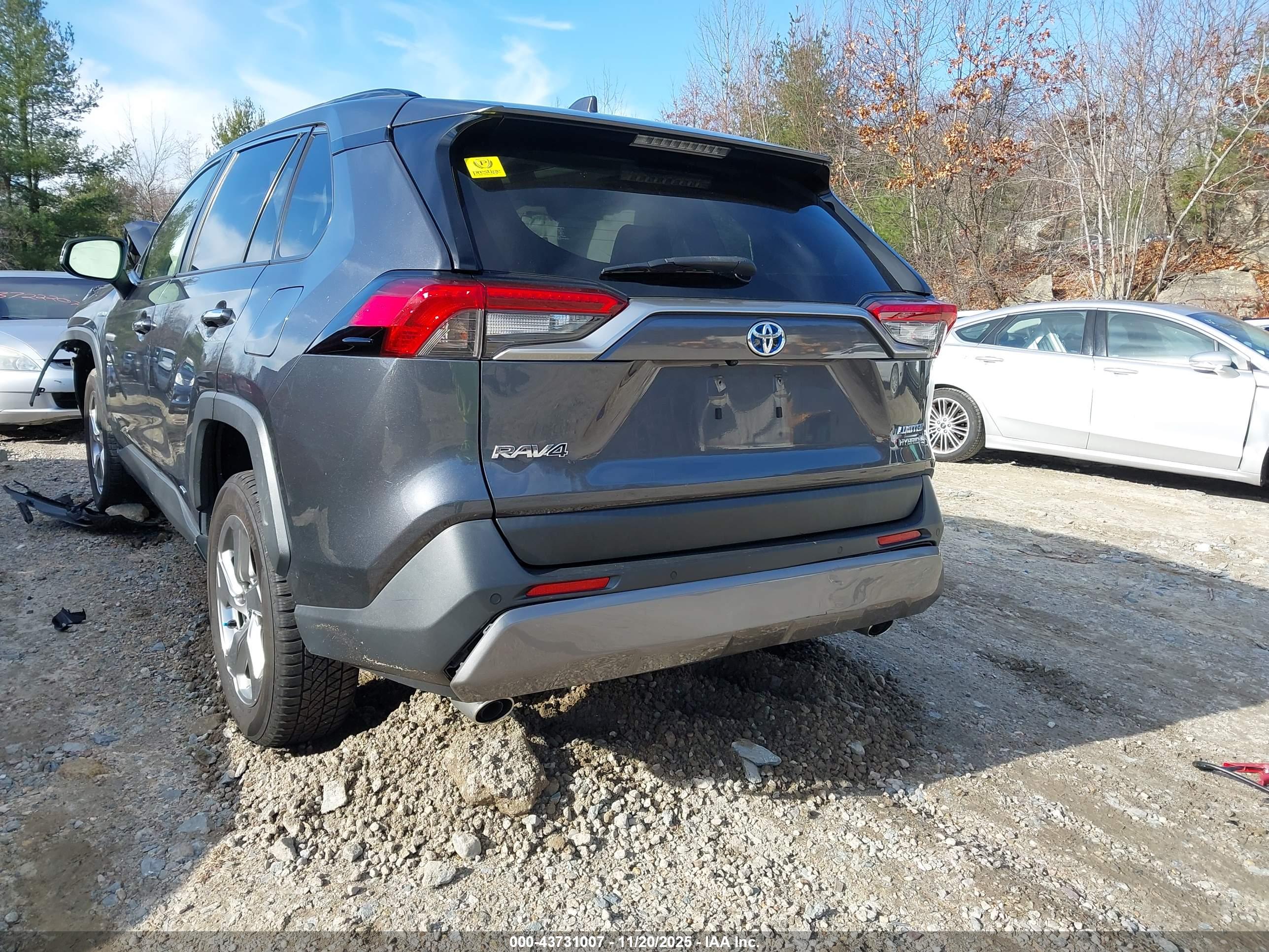 TOYOTA RAV4 image 3