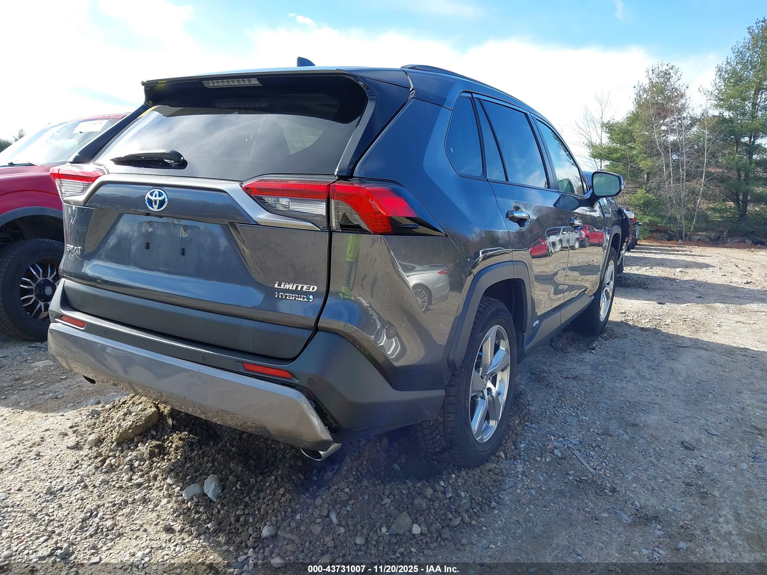 TOYOTA RAV4 image 4