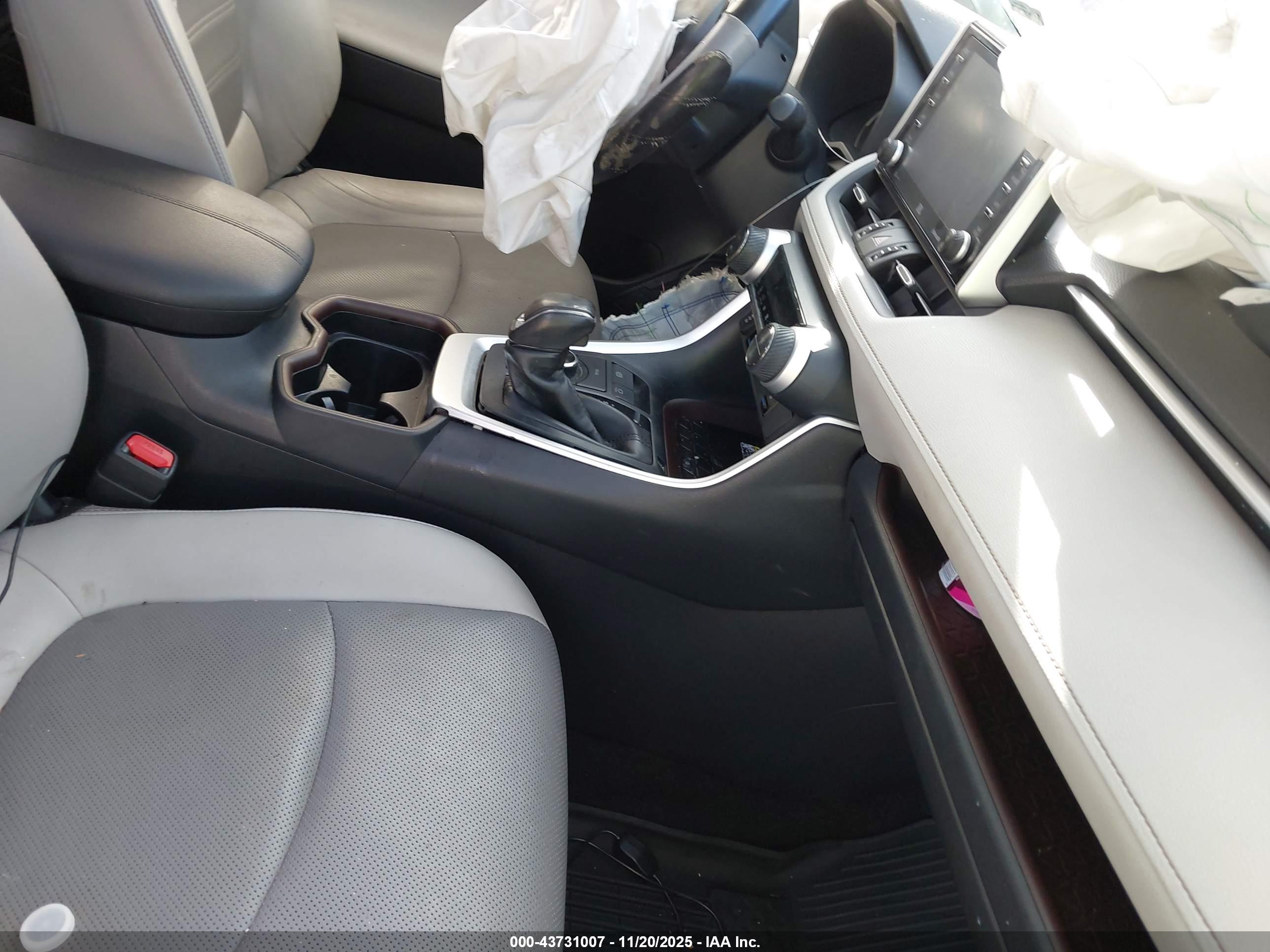 TOYOTA RAV4 image 5