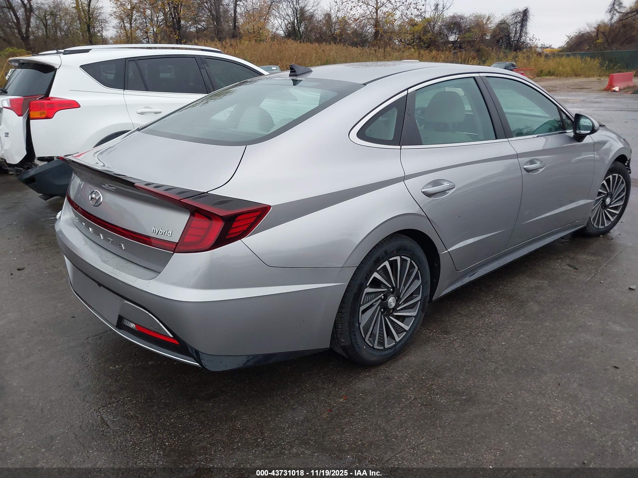 HYUNDAI SONATA image 4
