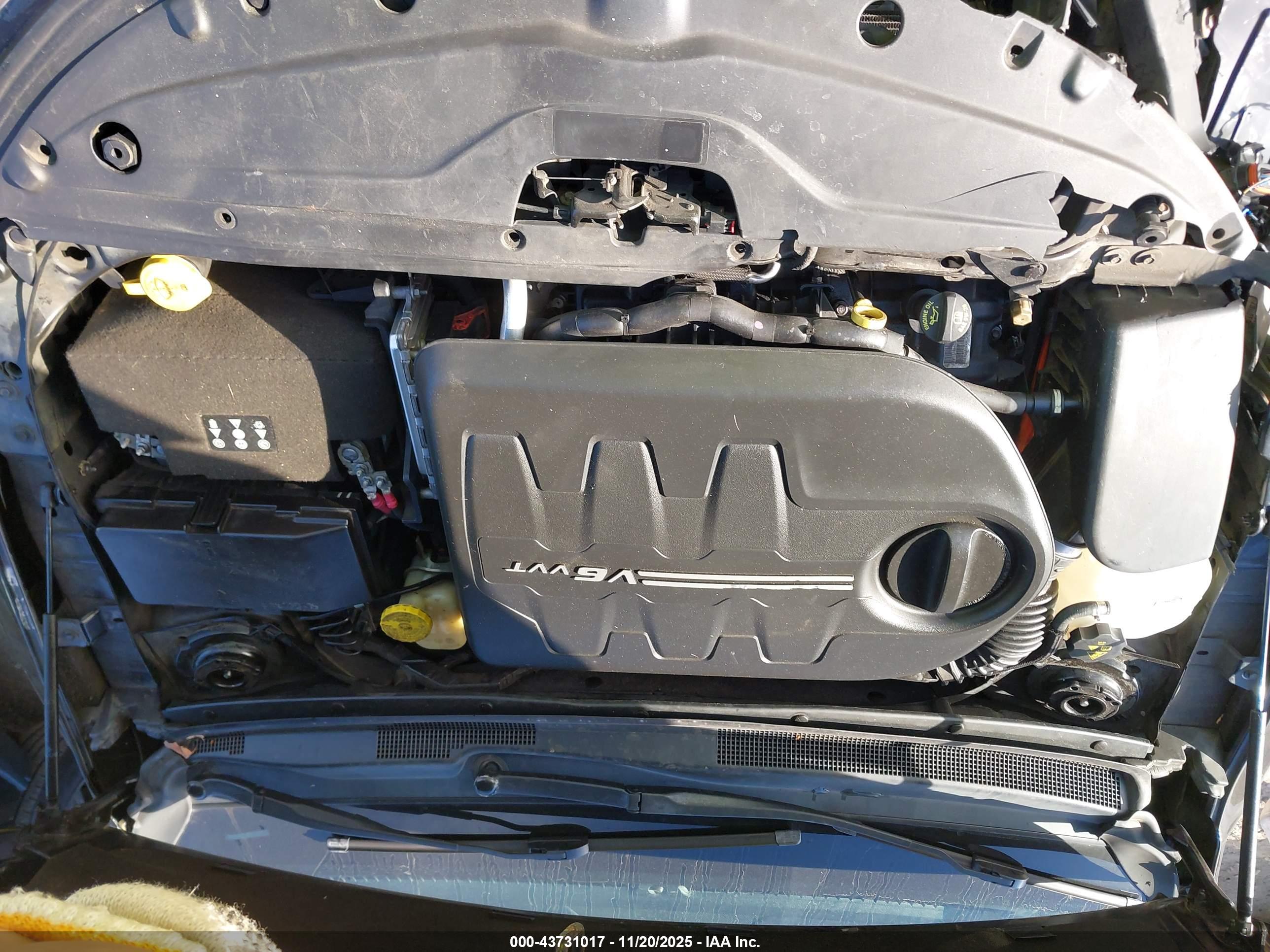 CHRYSLER 200 image 10