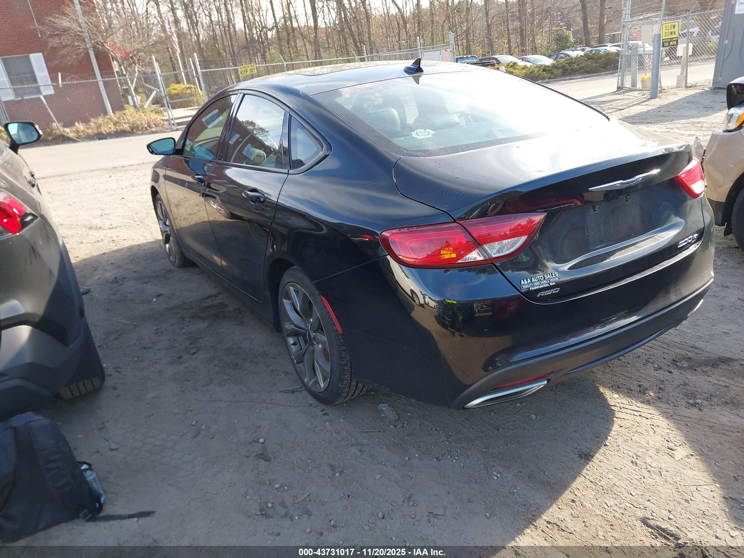 CHRYSLER 200 image 3