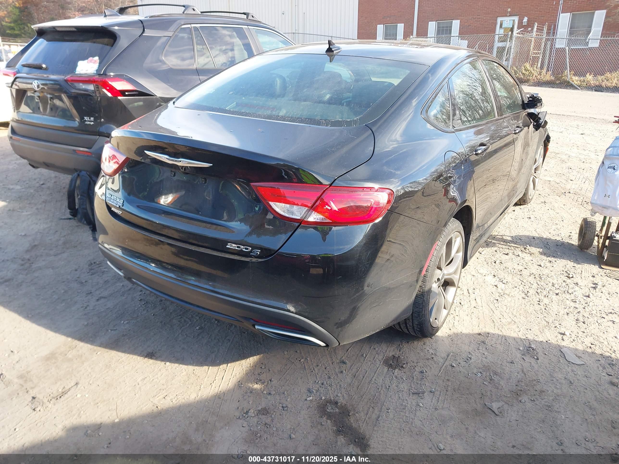 CHRYSLER 200 image 4