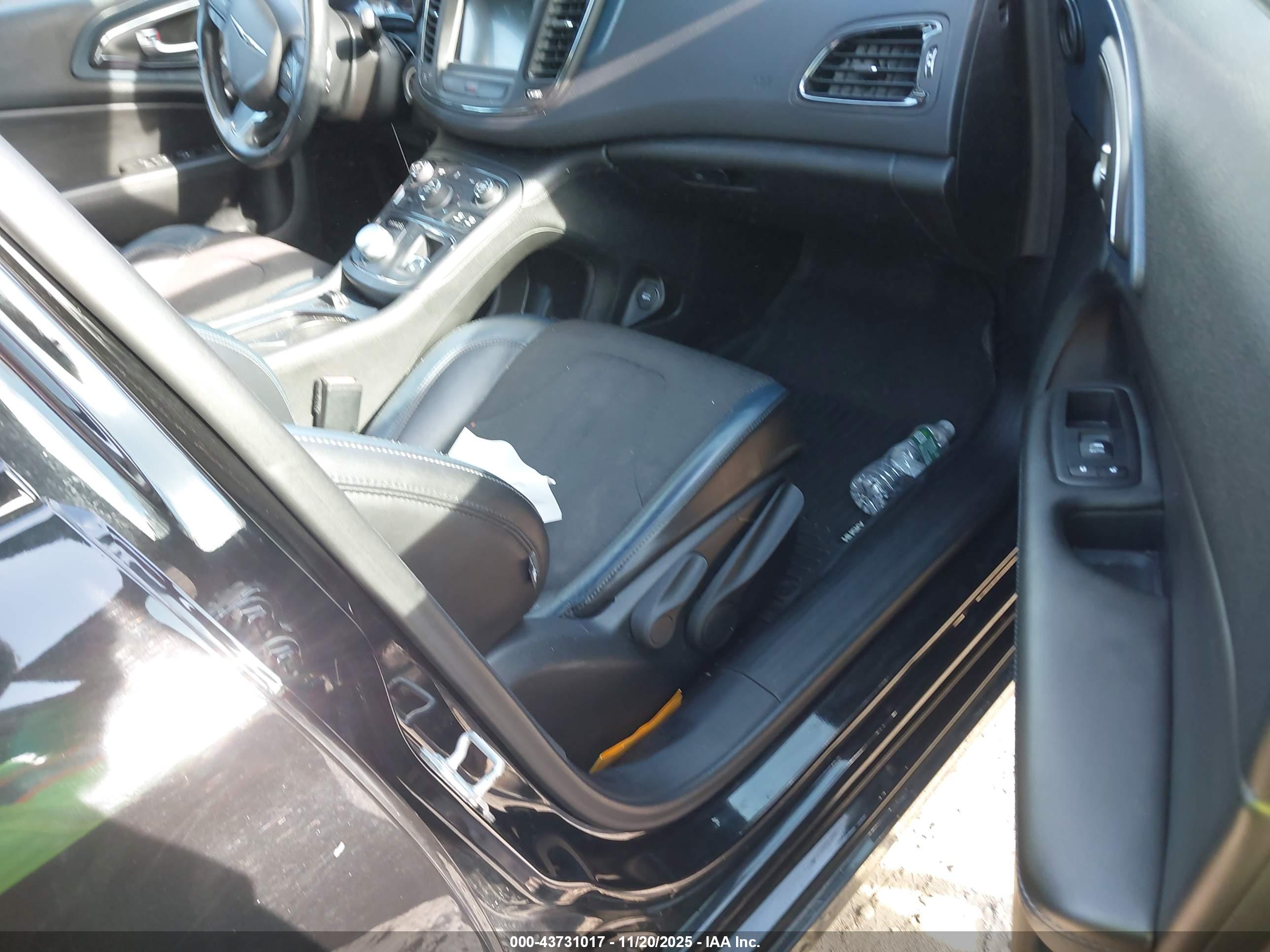 CHRYSLER 200 image 5