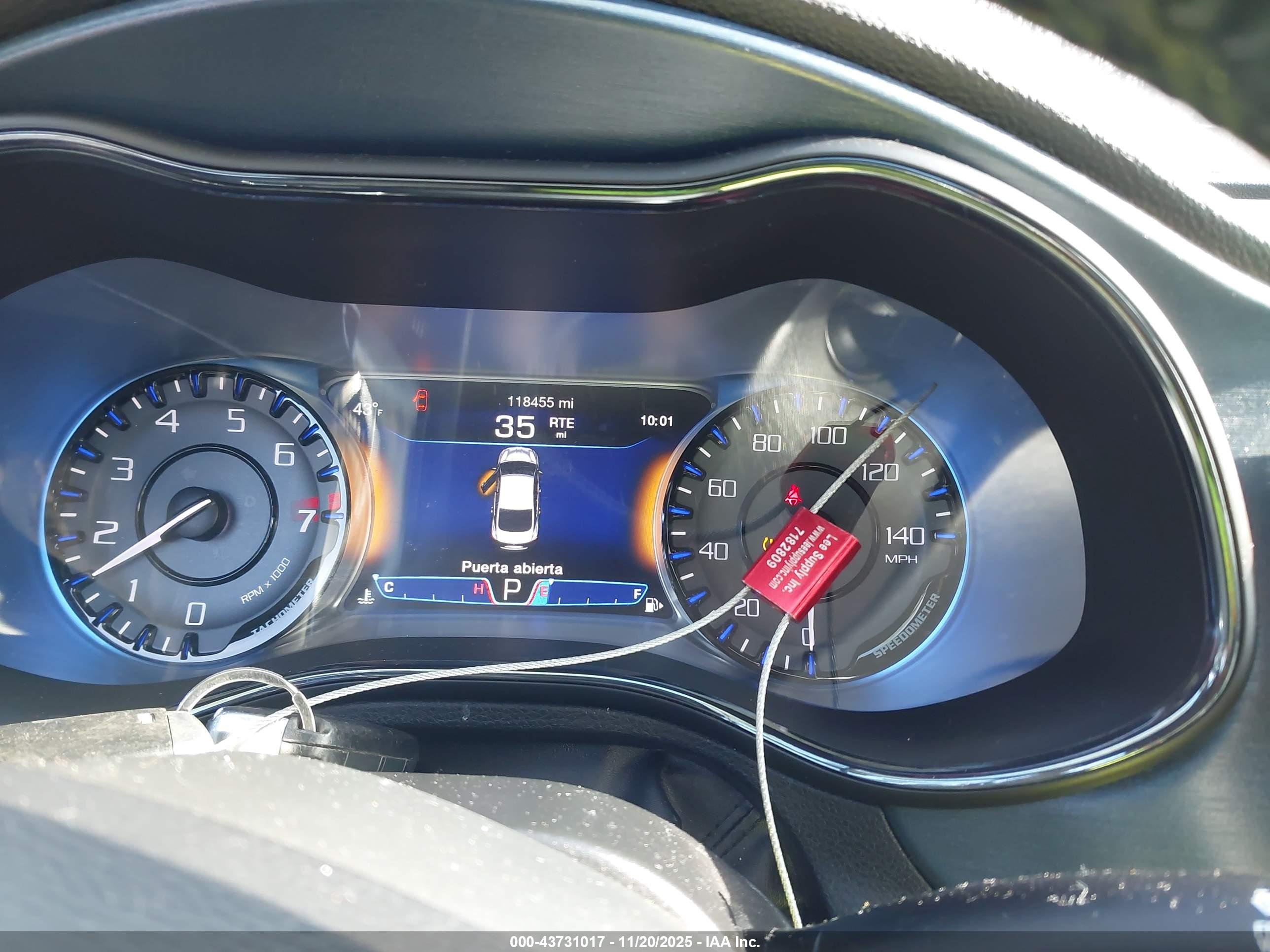 CHRYSLER 200 image 7