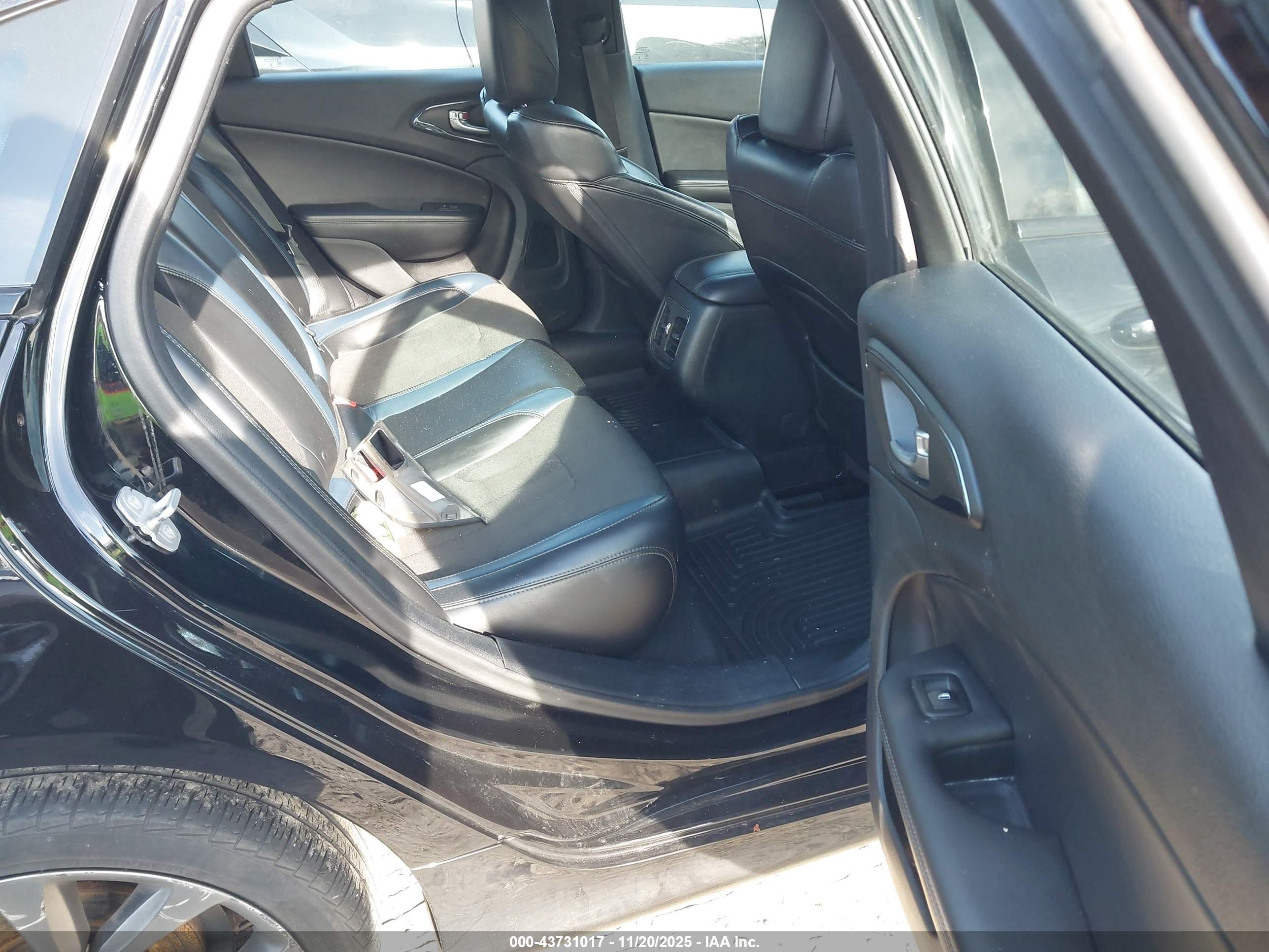 CHRYSLER 200 image 8