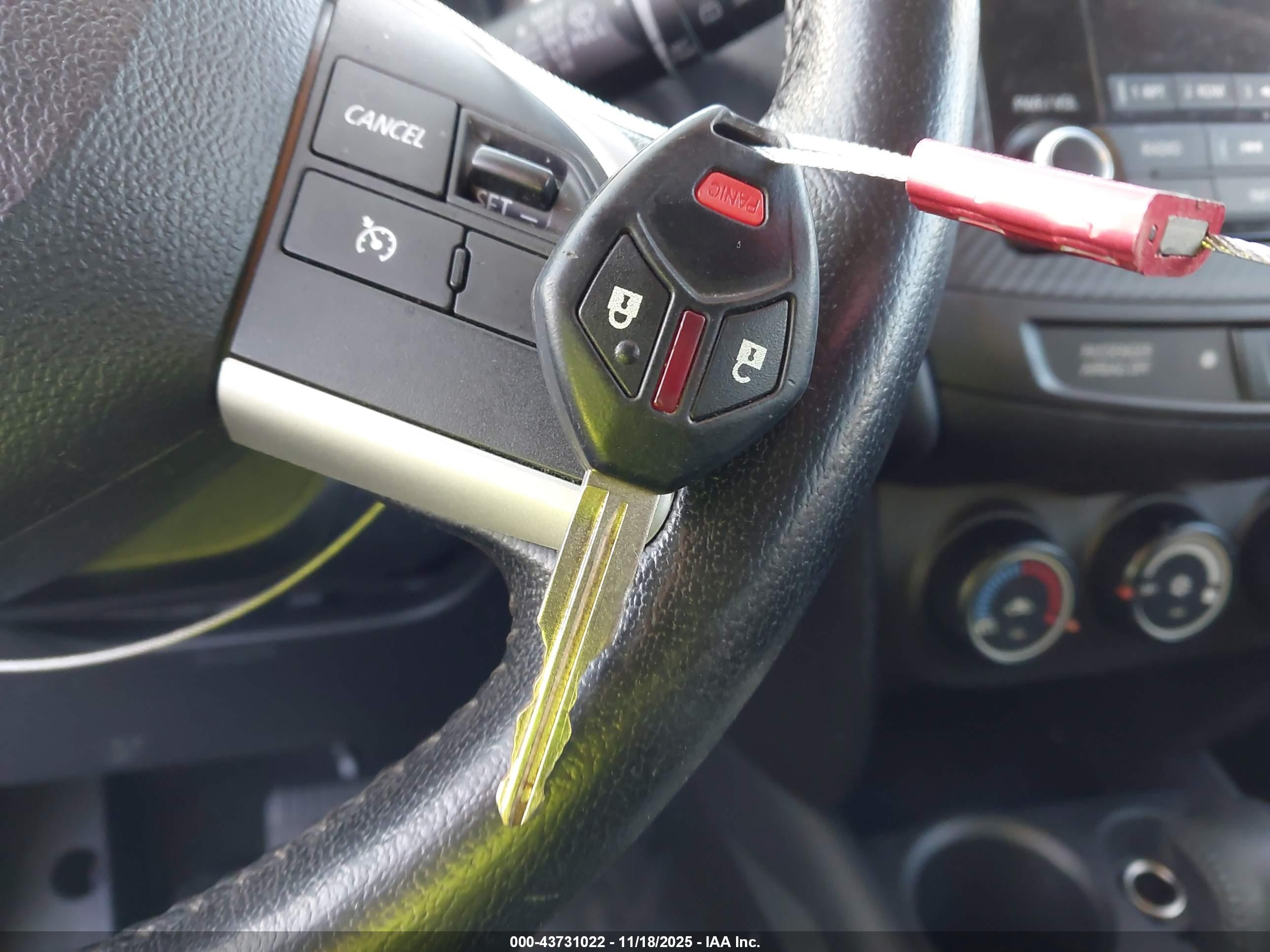 MITSUBISHI OUTLANDER image 11