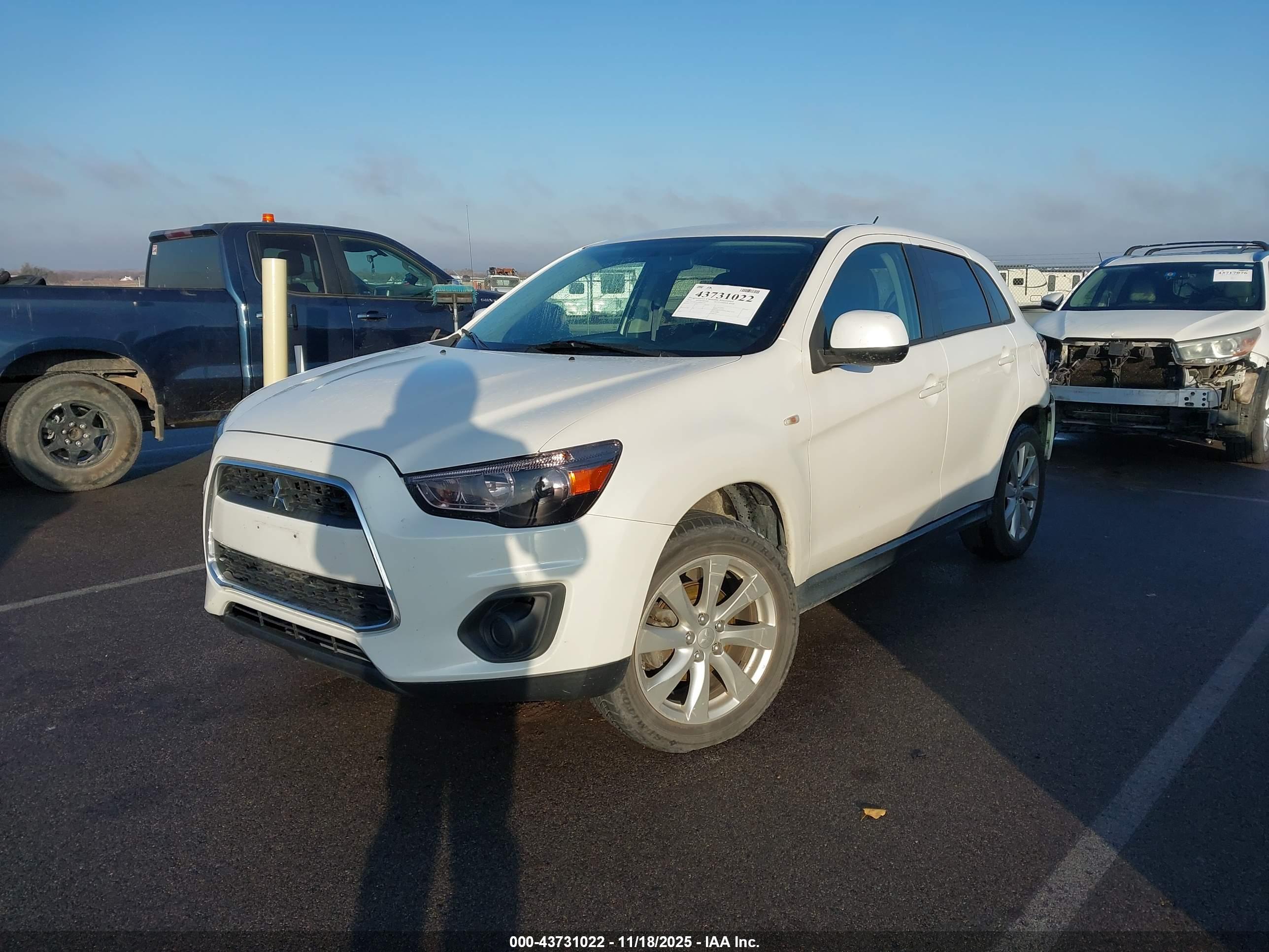 MITSUBISHI OUTLANDER image 2