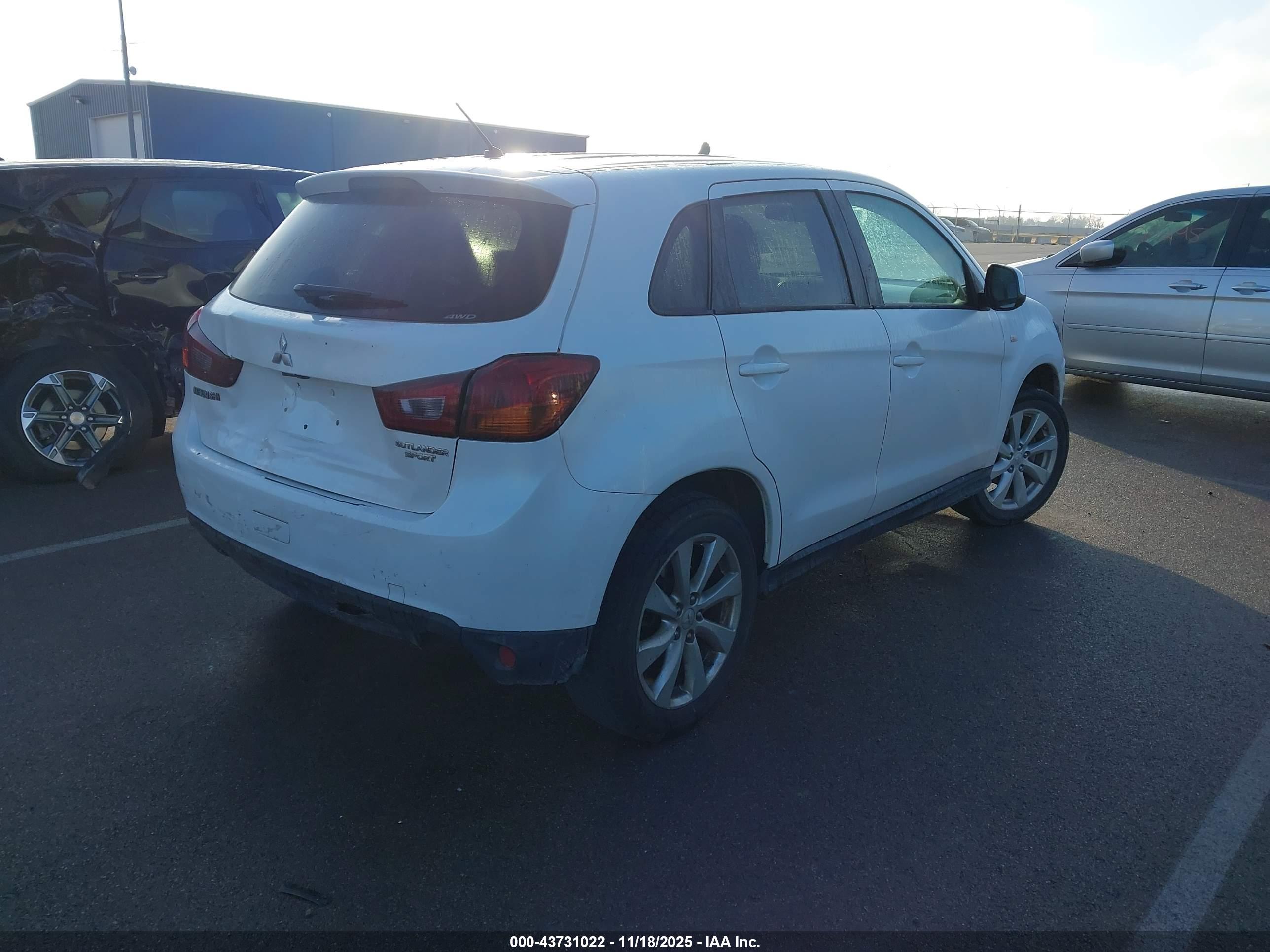 MITSUBISHI OUTLANDER image 4