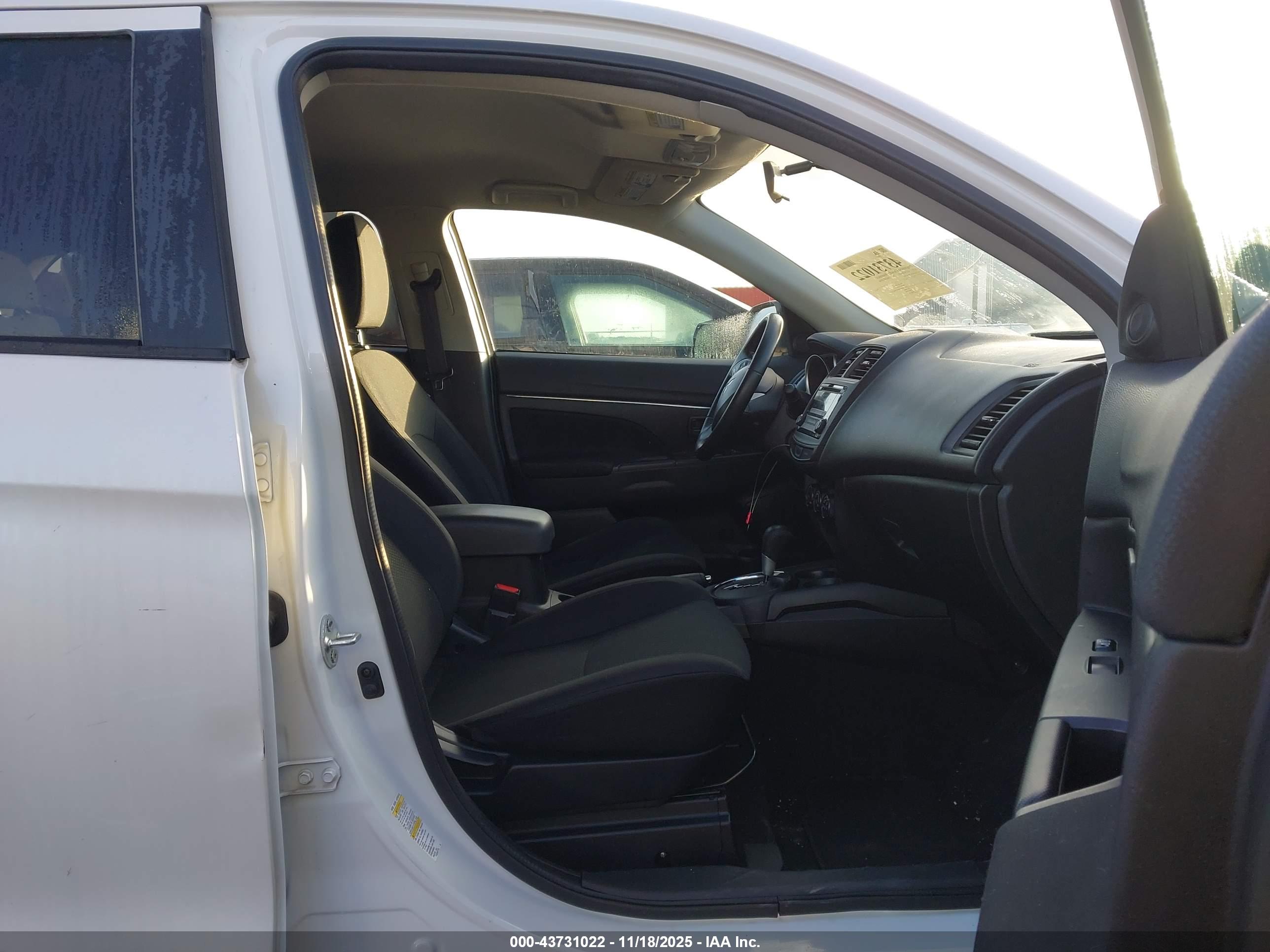 MITSUBISHI OUTLANDER image 5