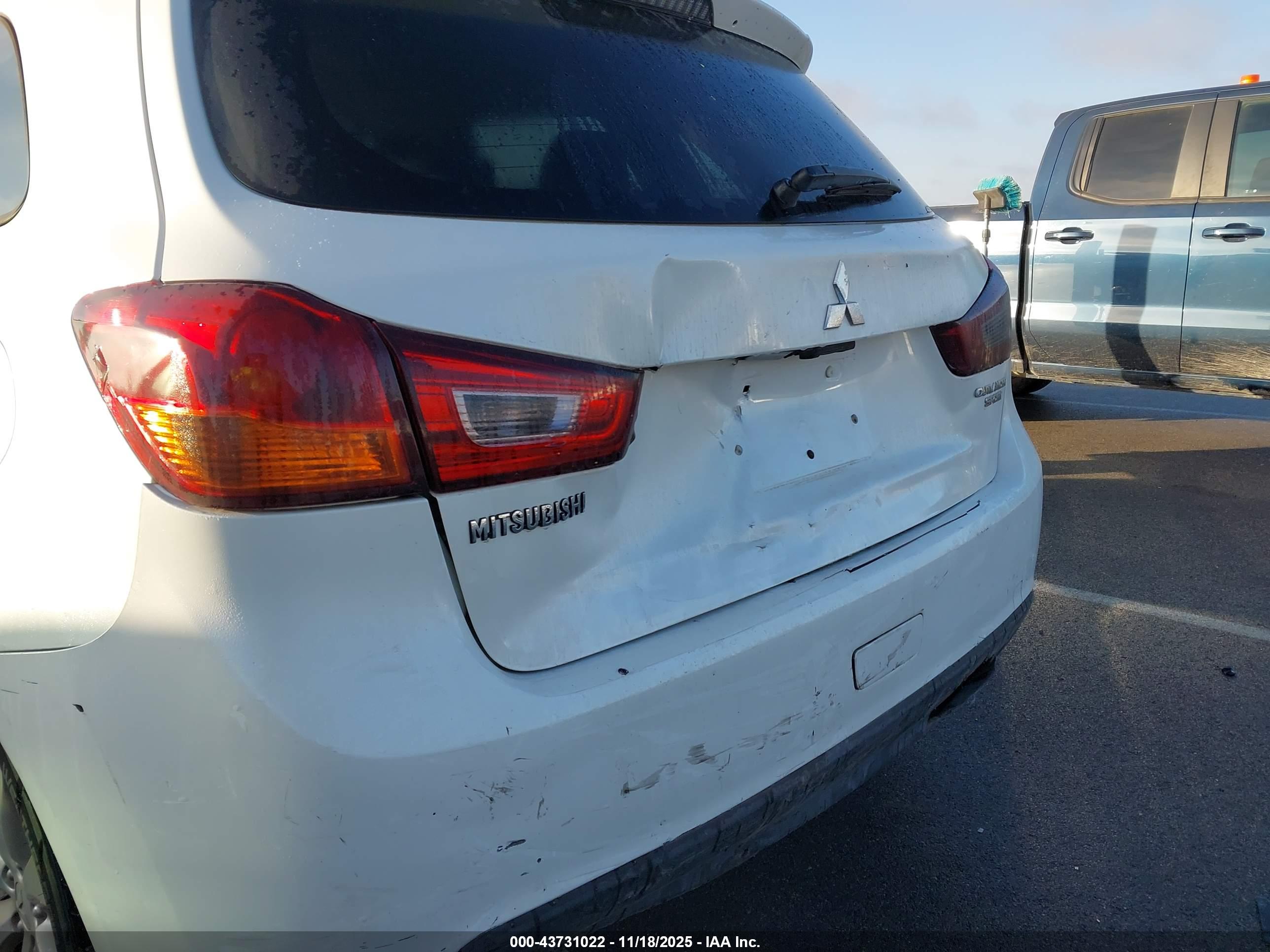 MITSUBISHI OUTLANDER image 6