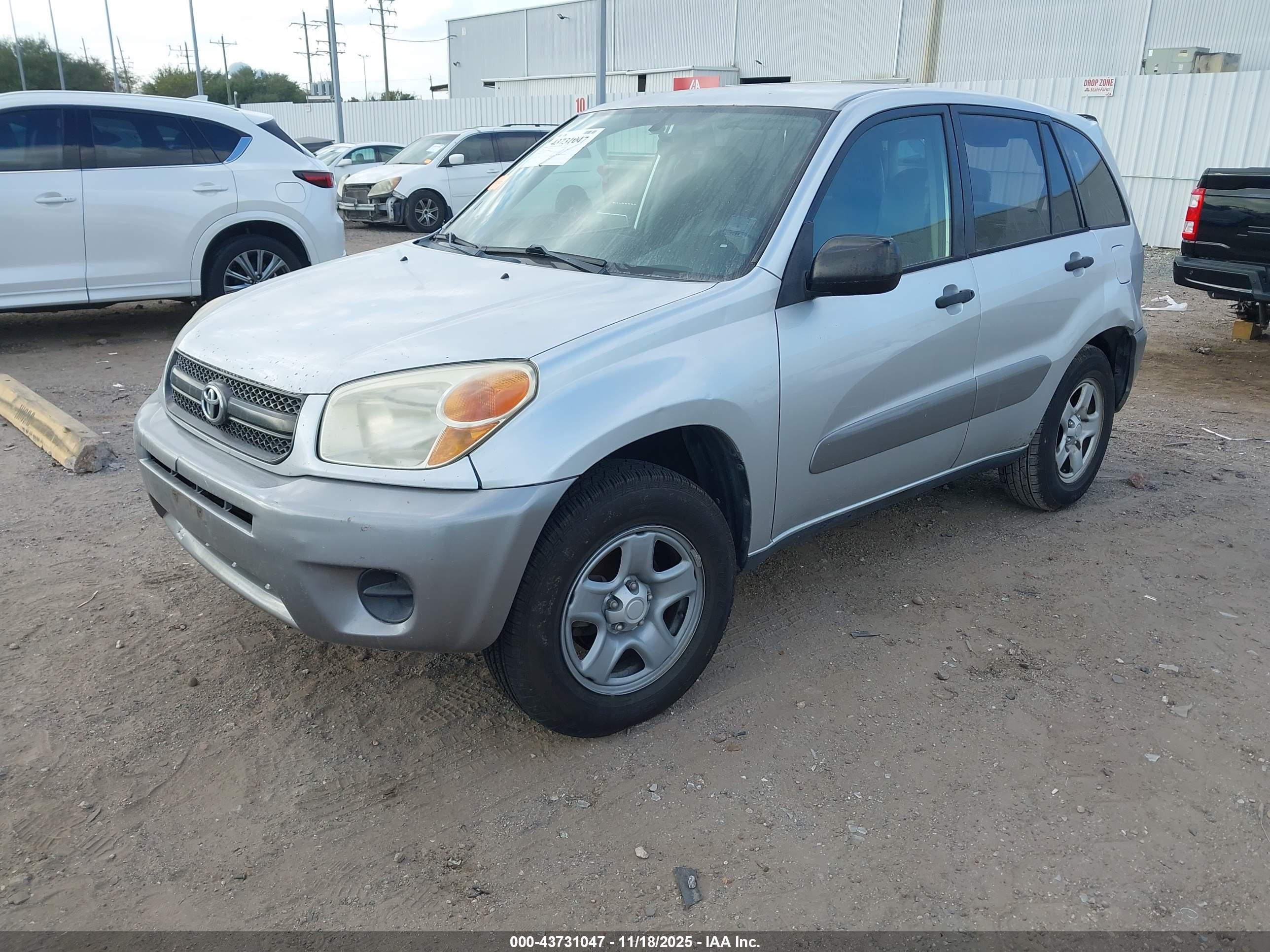 TOYOTA RAV4 image 2