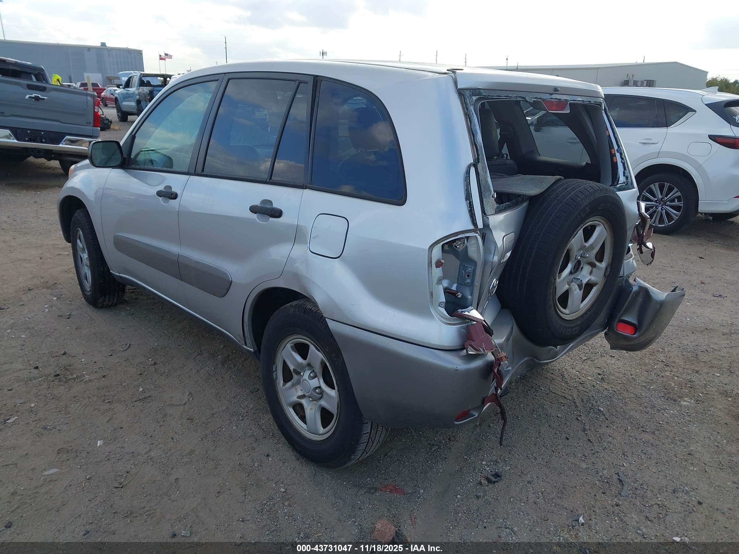 TOYOTA RAV4 image 3