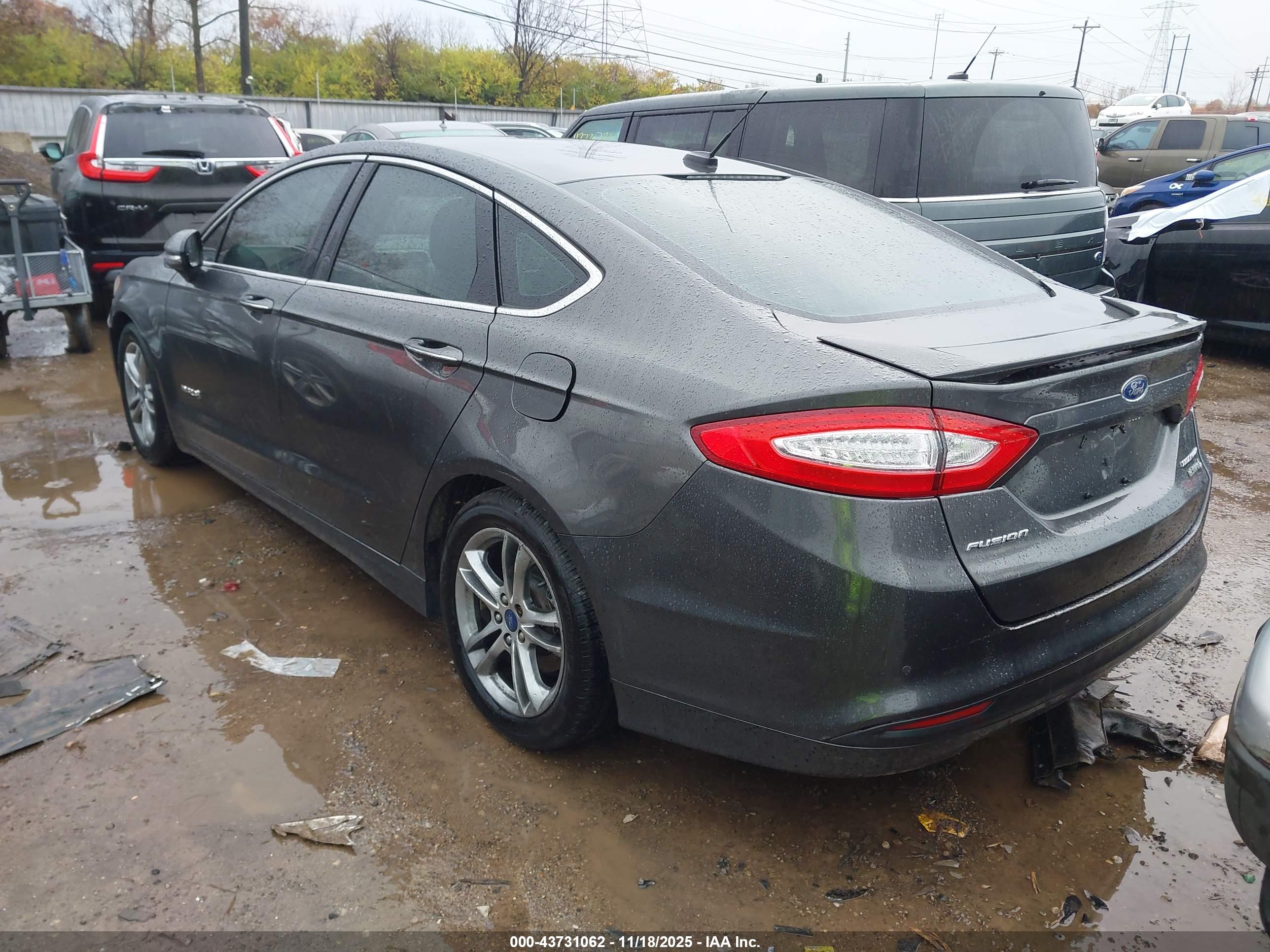 FORD FUSION image 3