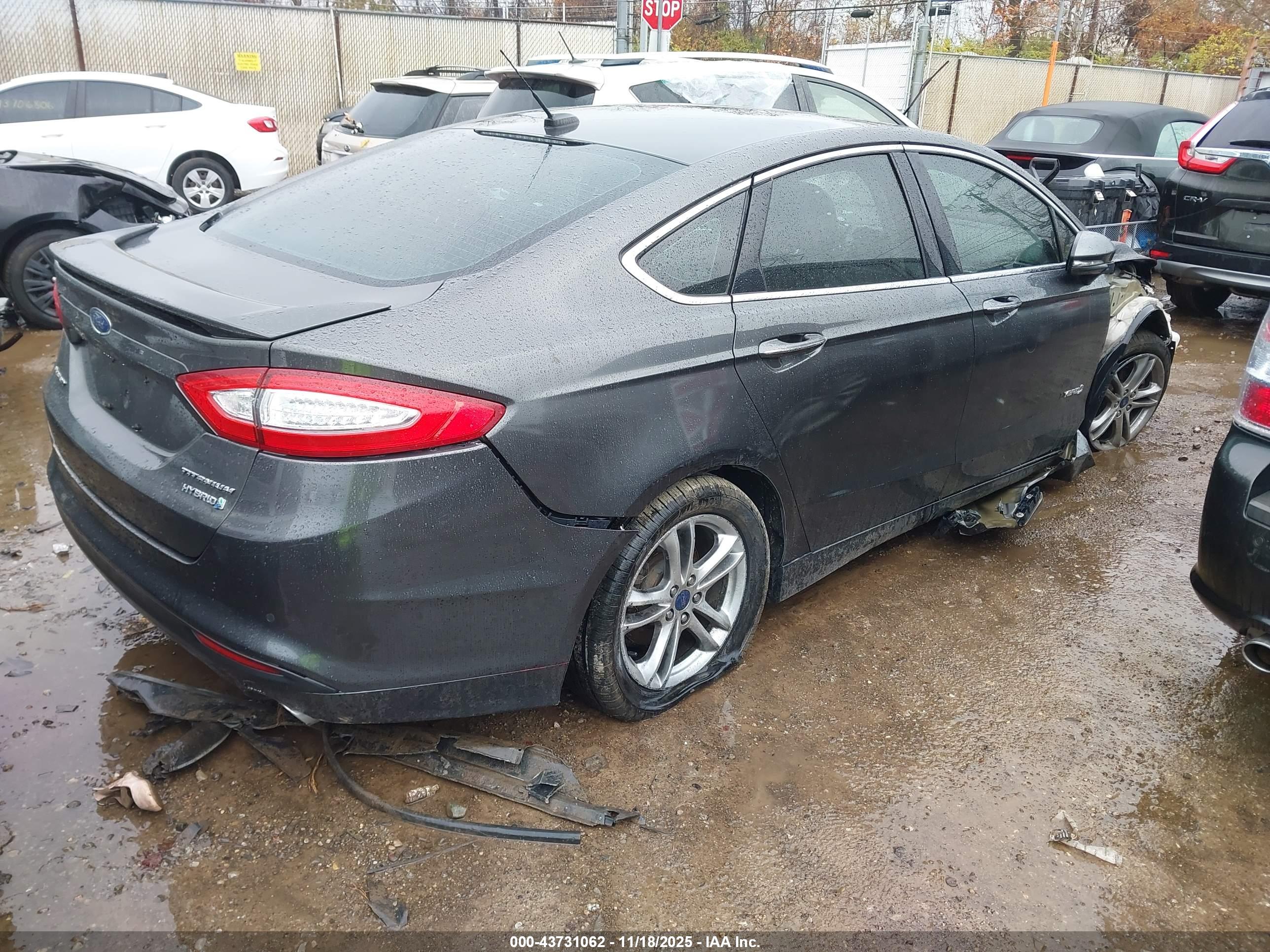 FORD FUSION image 4