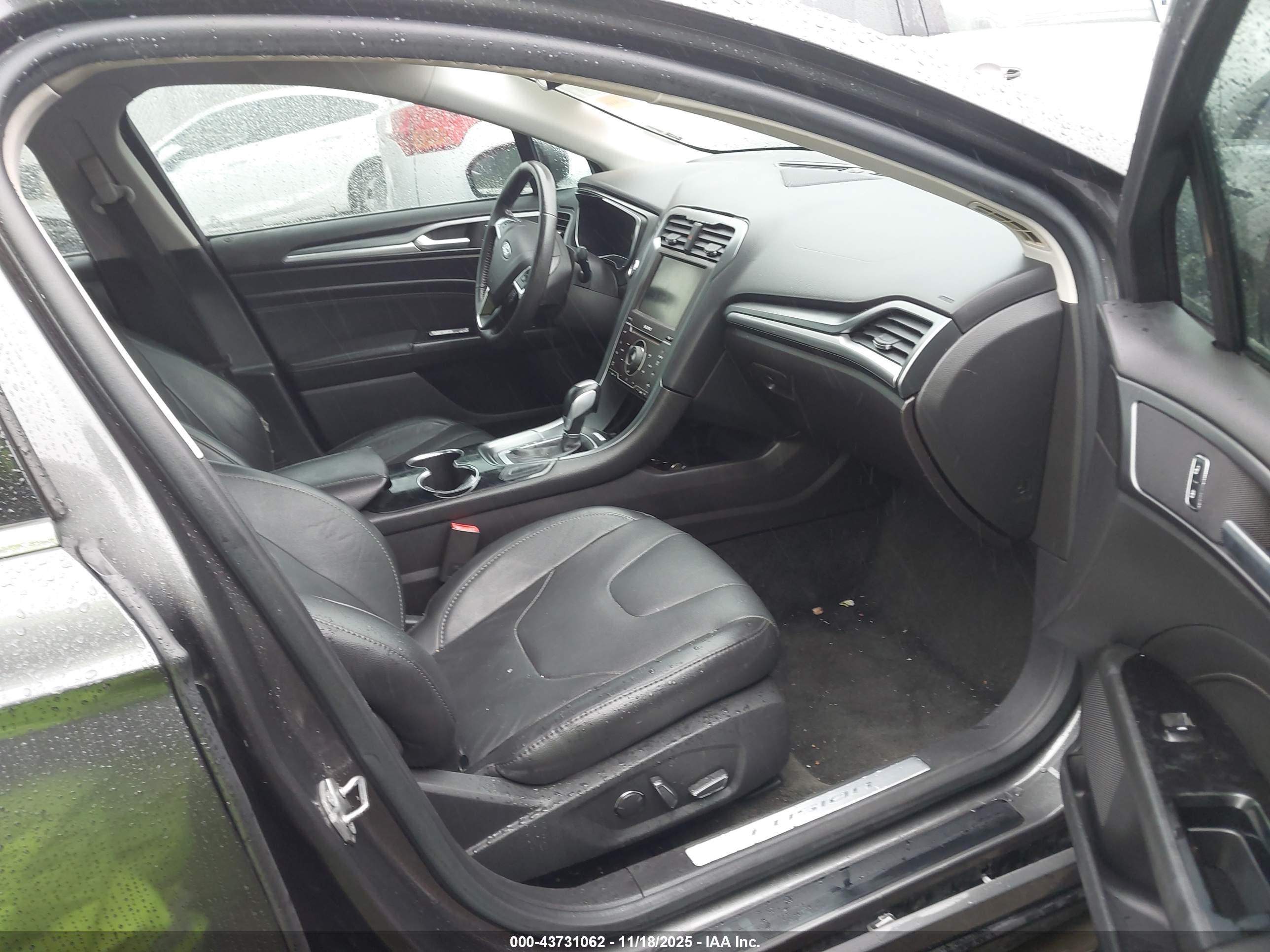 FORD FUSION image 5