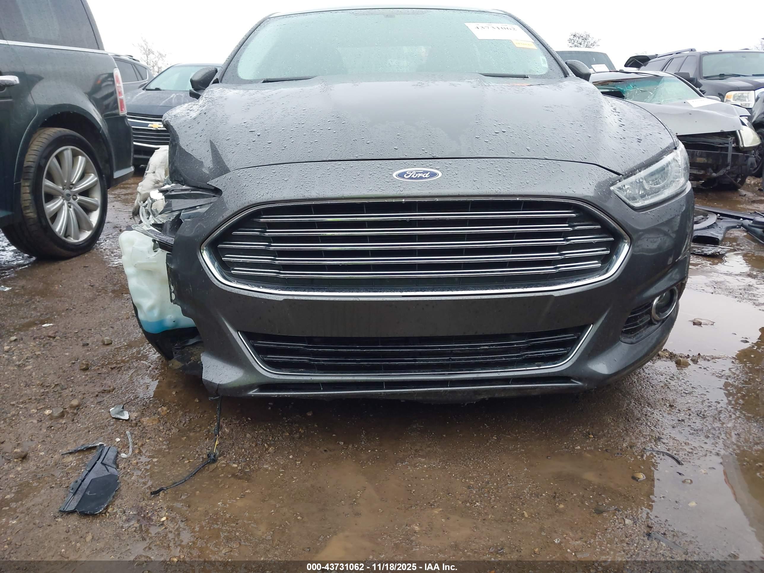 FORD FUSION image 6