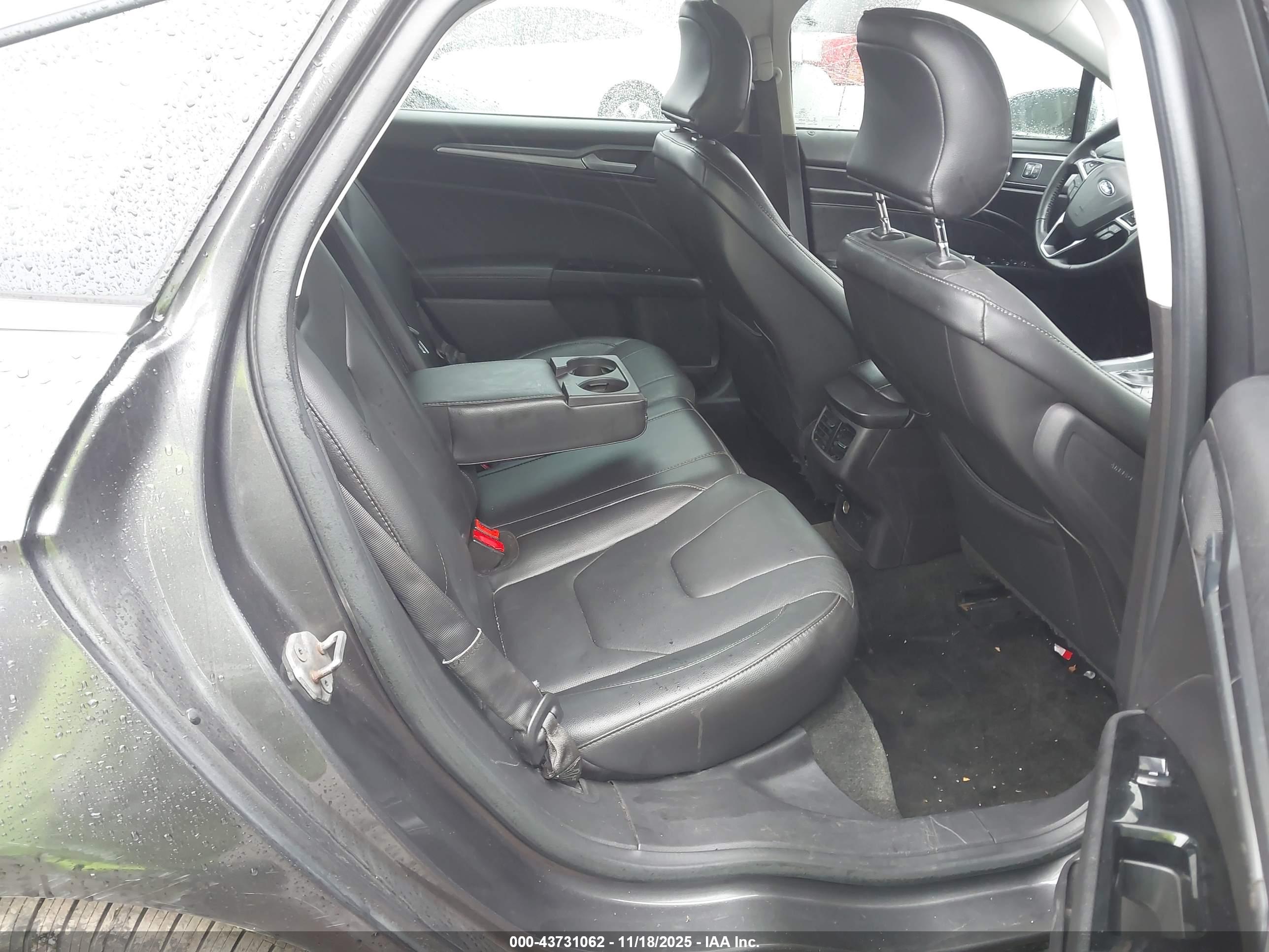 FORD FUSION image 8