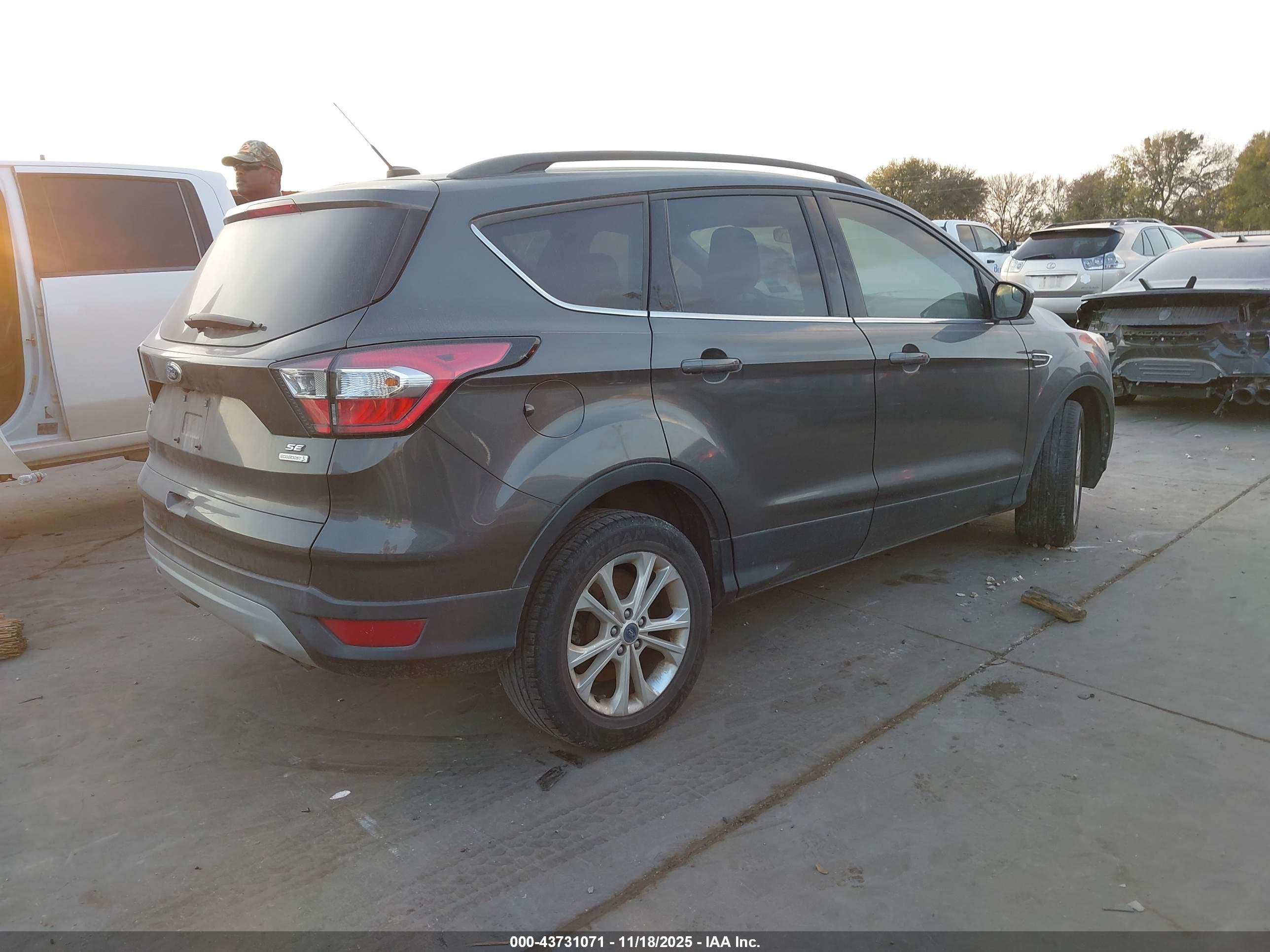 FORD ESCAPE image 4