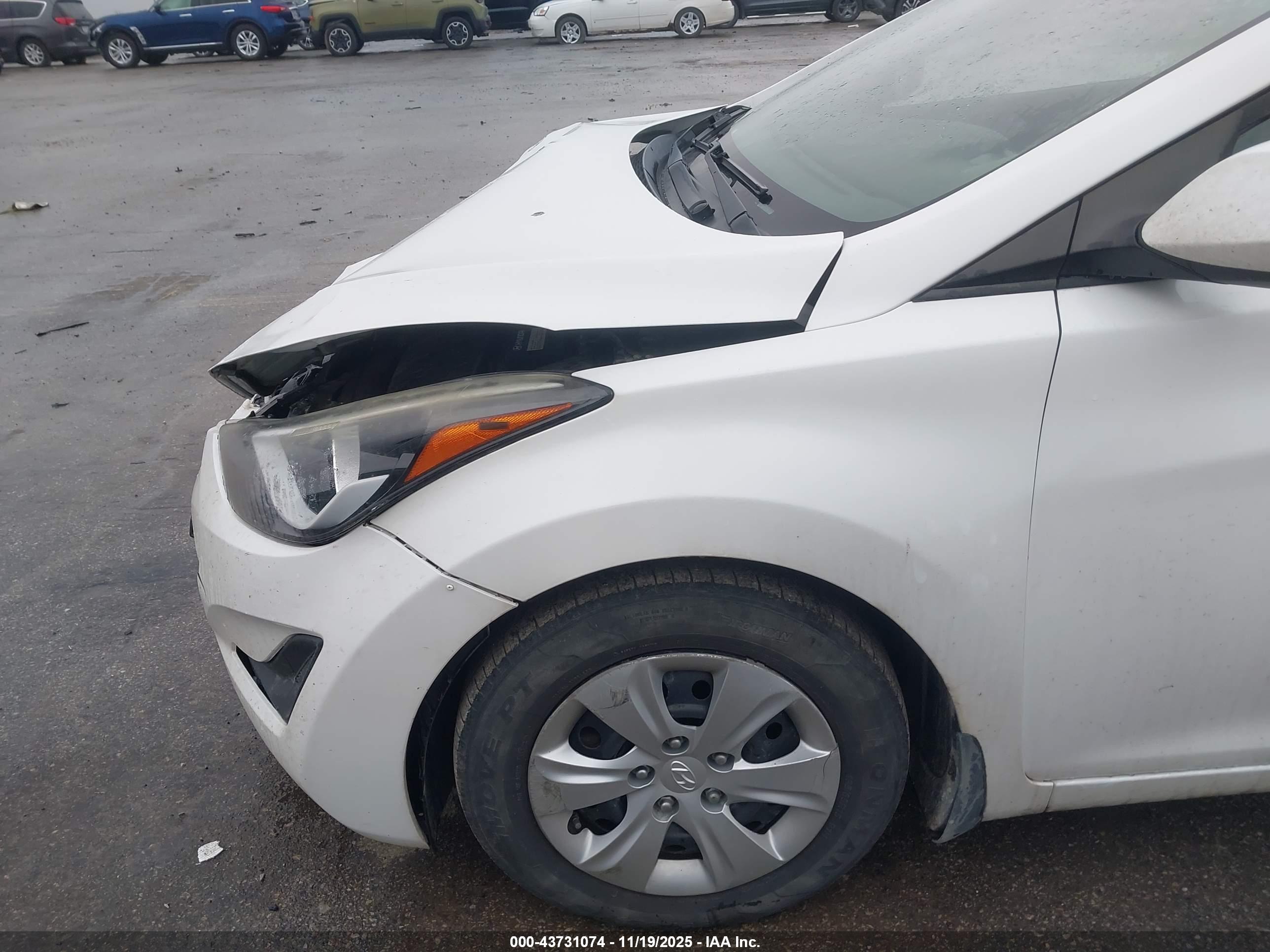 HYUNDAI ELANTRA image 6