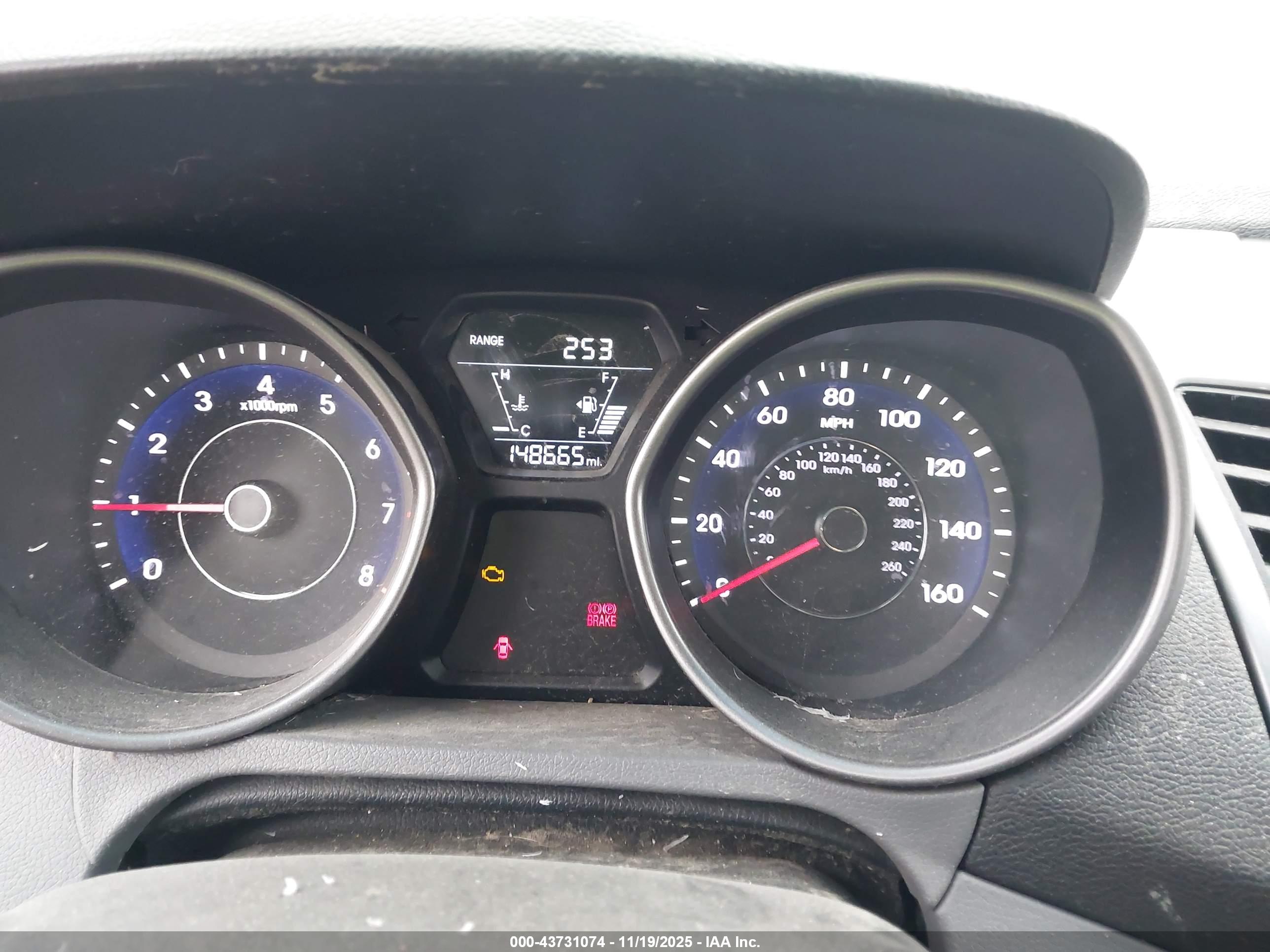 HYUNDAI ELANTRA image 7