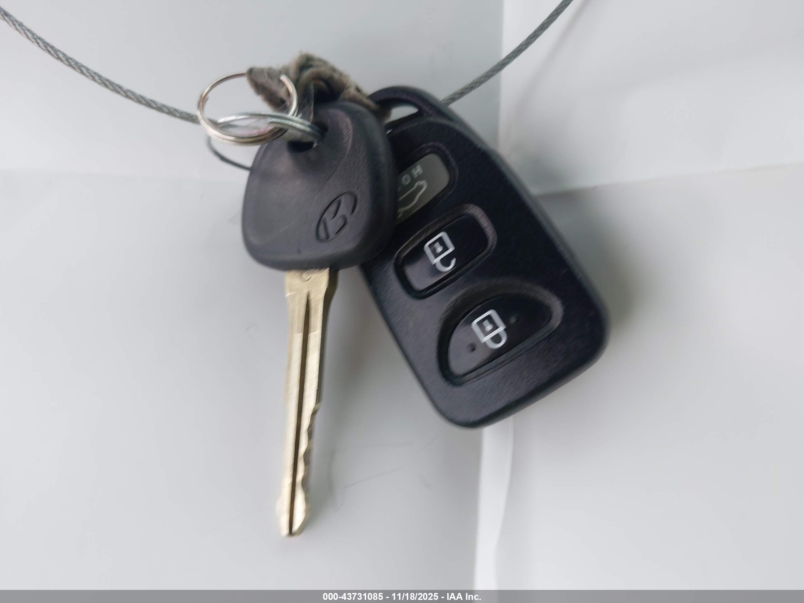HYUNDAI ELANTRA image 11