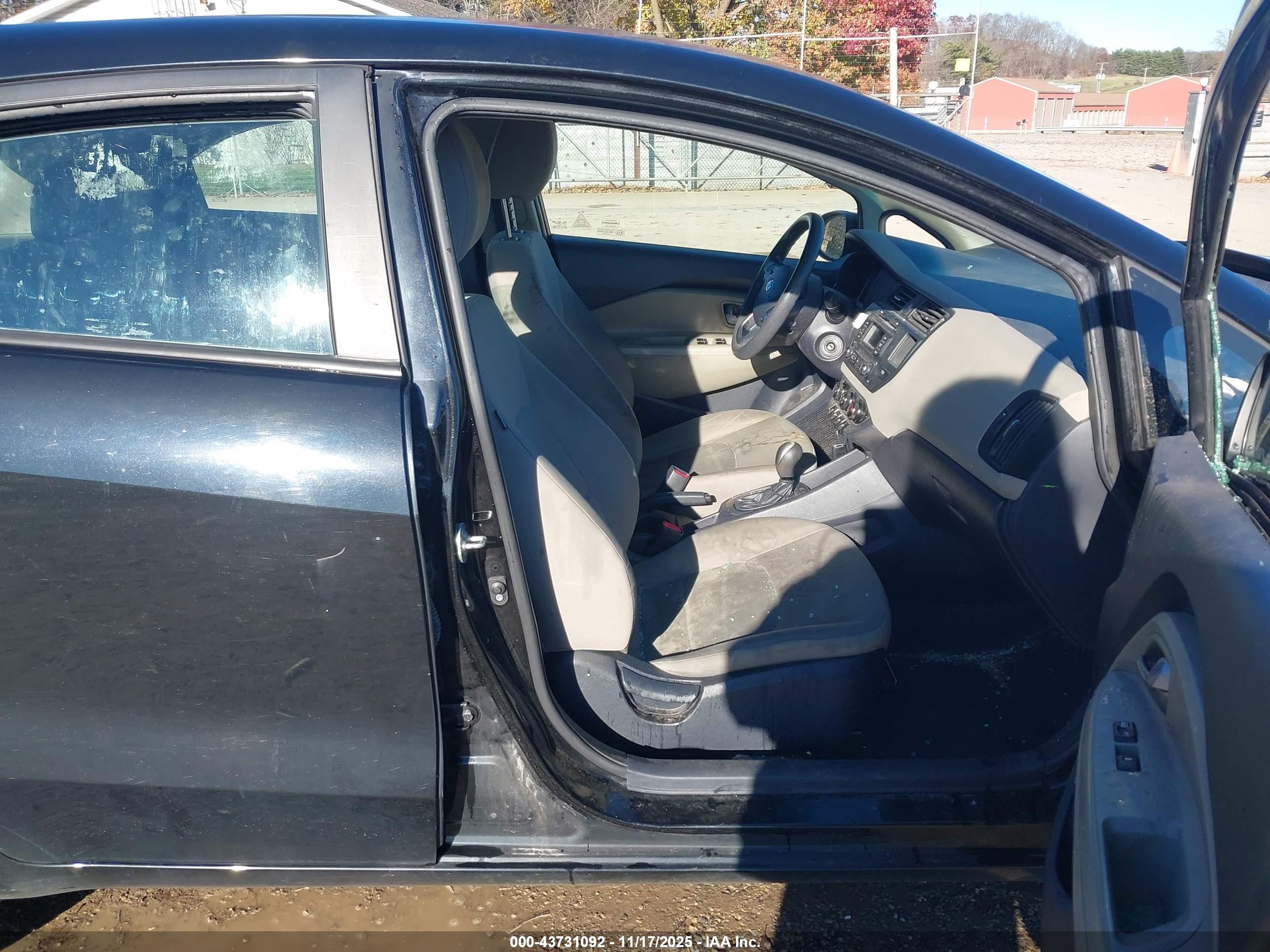 KIA RIO image 5