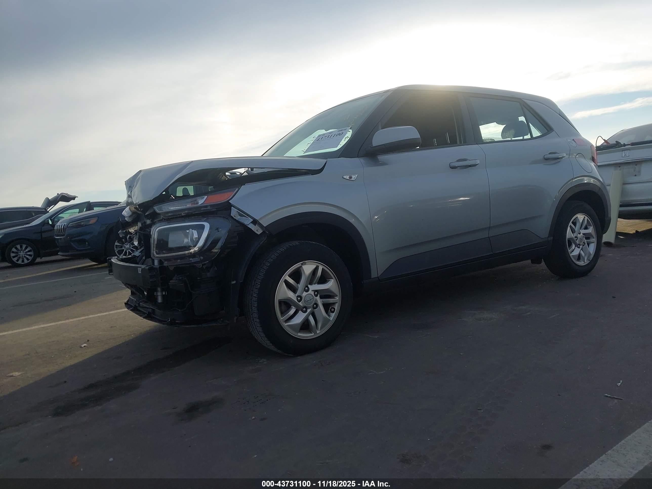 HYUNDAI VENUE image 2