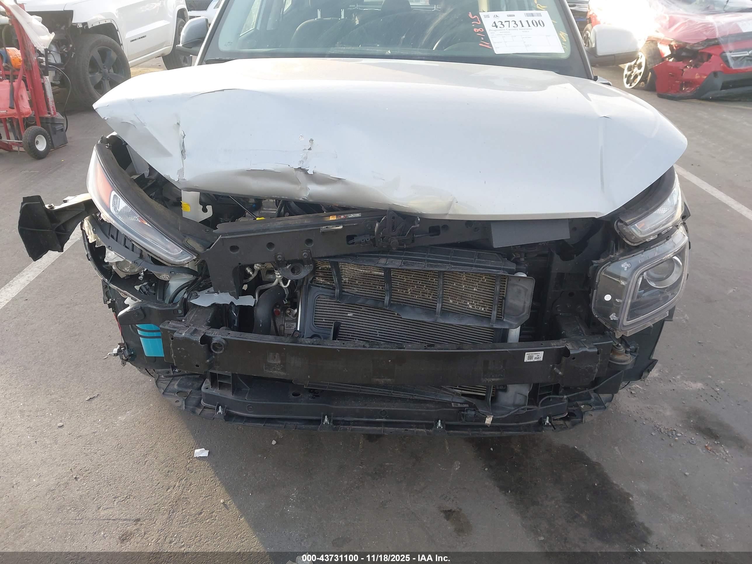 HYUNDAI VENUE image 6