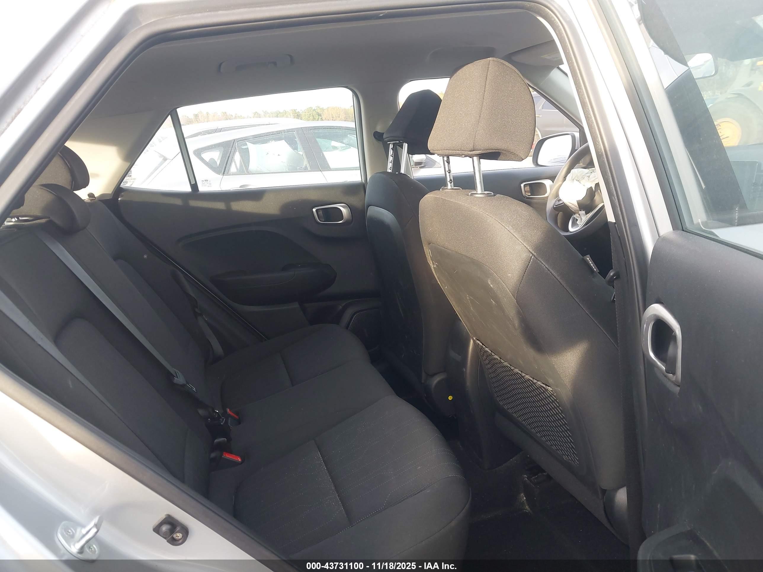 HYUNDAI VENUE image 8