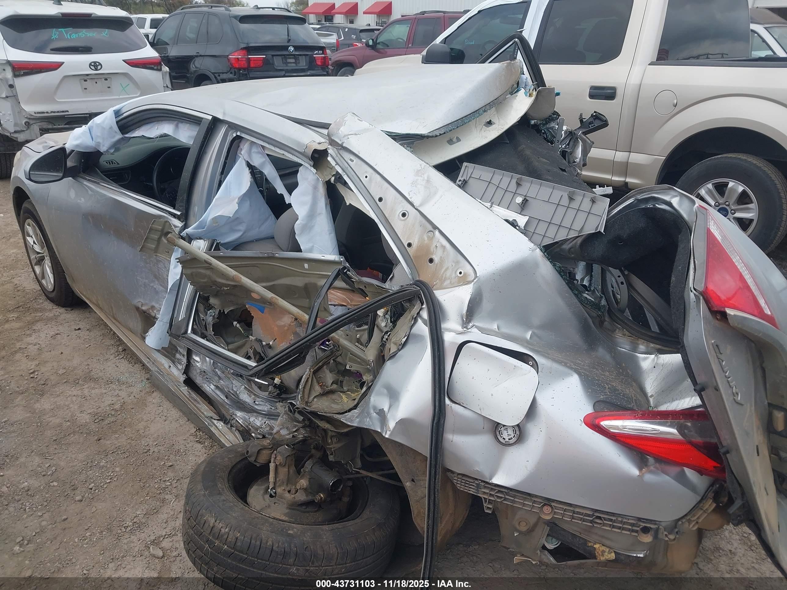 TOYOTA CAMRY image 3