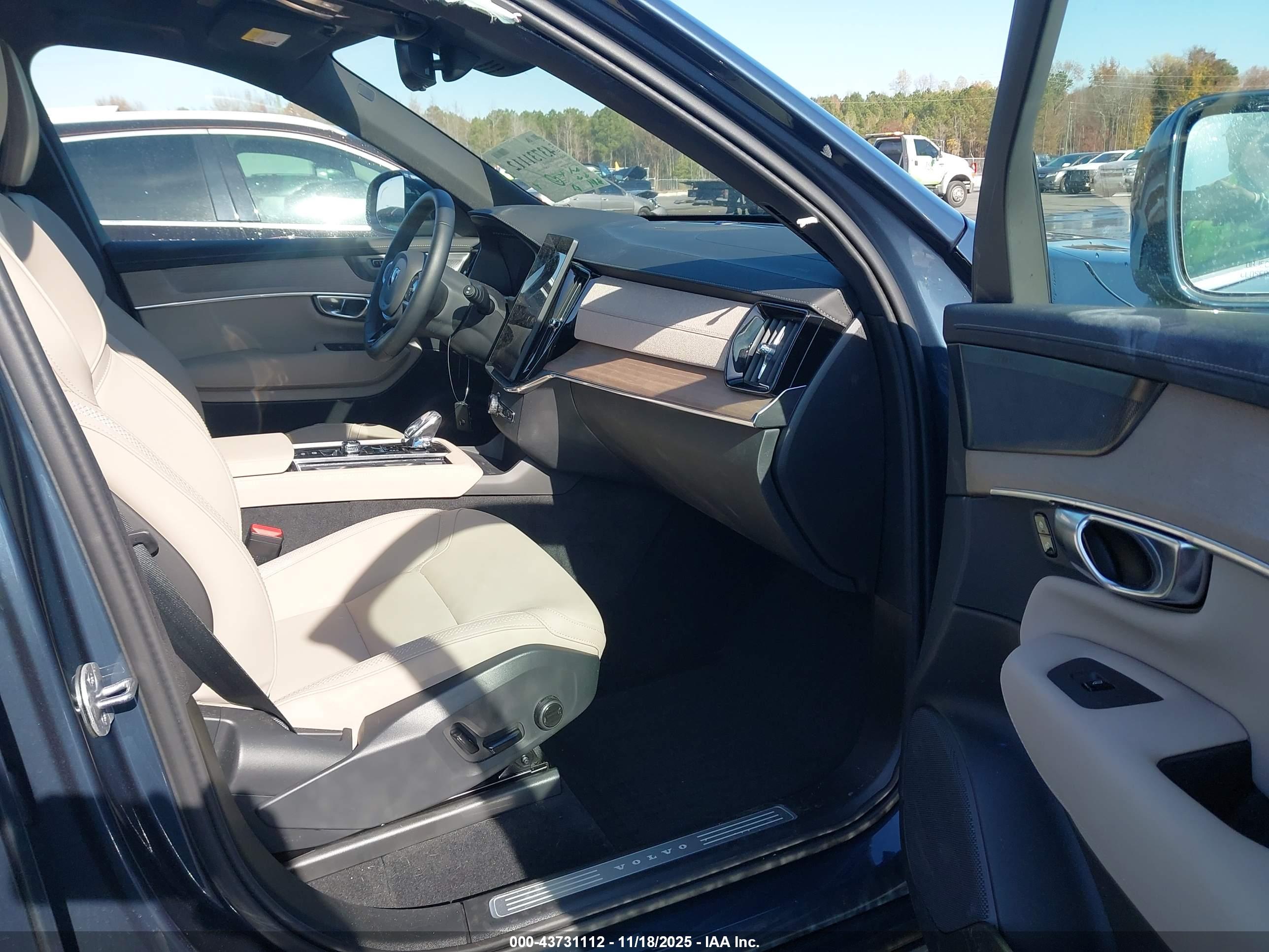 VOLVO XC90 image 5