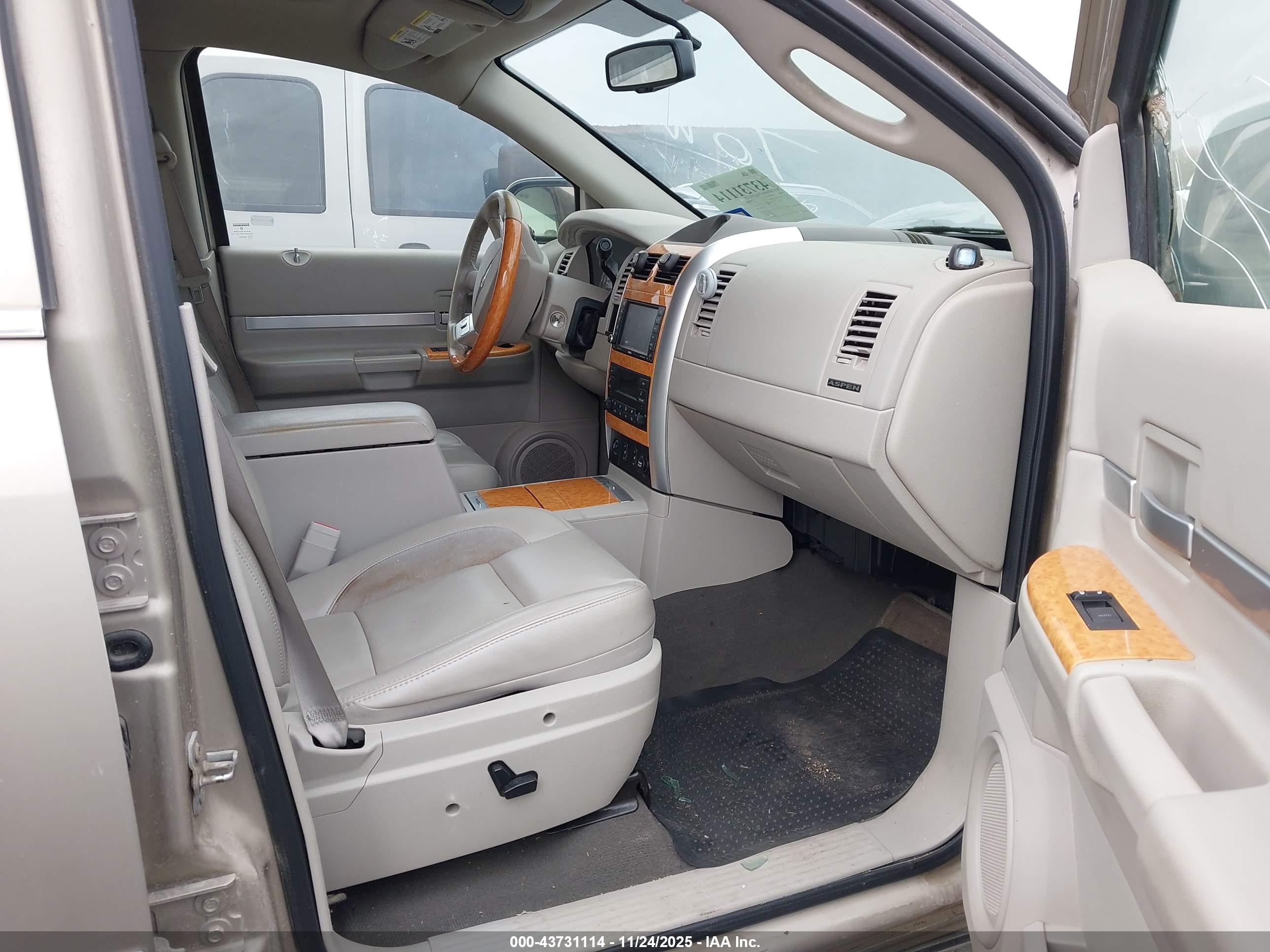 CHRYSLER ASPEN image 5
