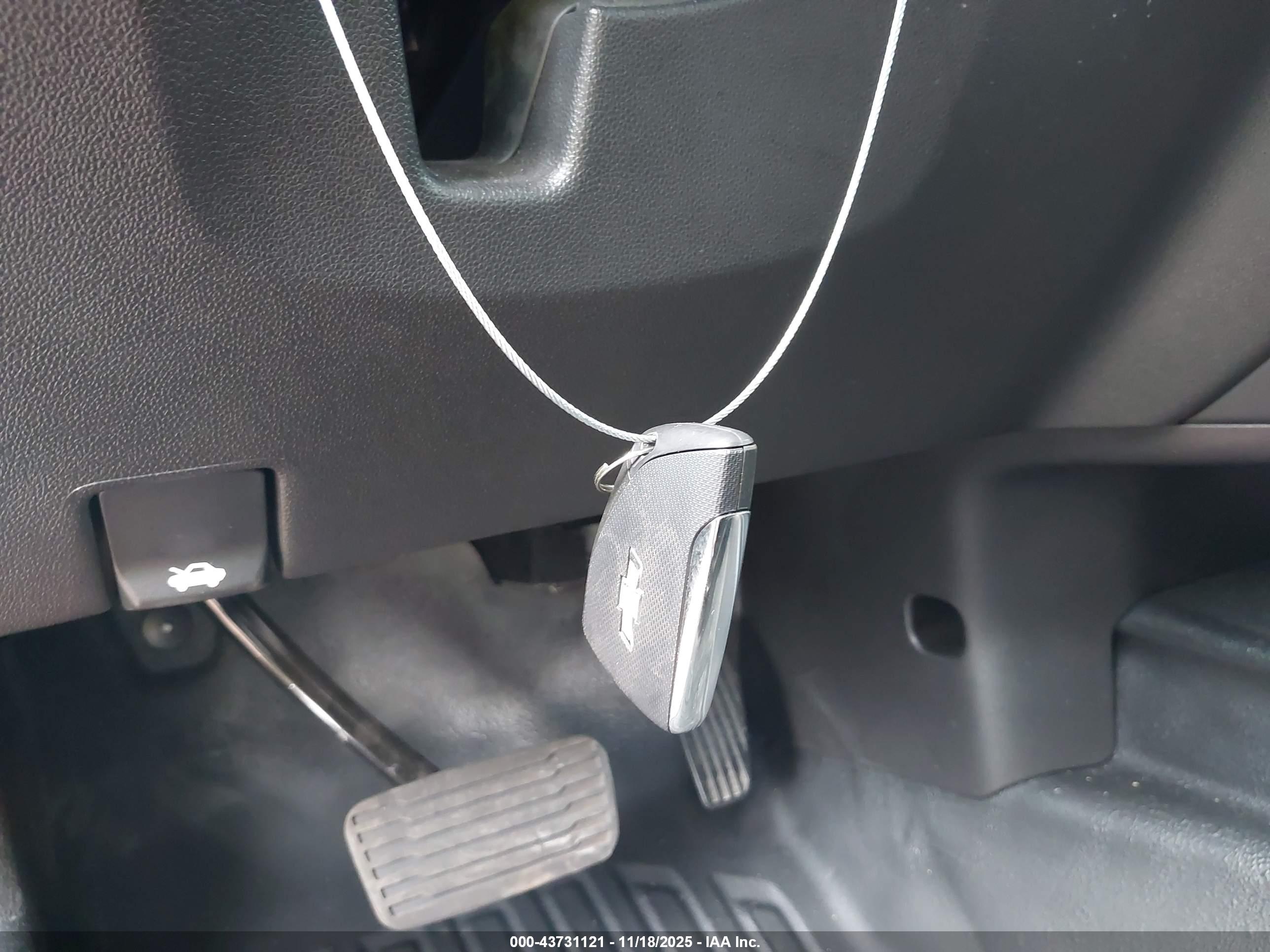 CHEVROLET SILVERADO image 11