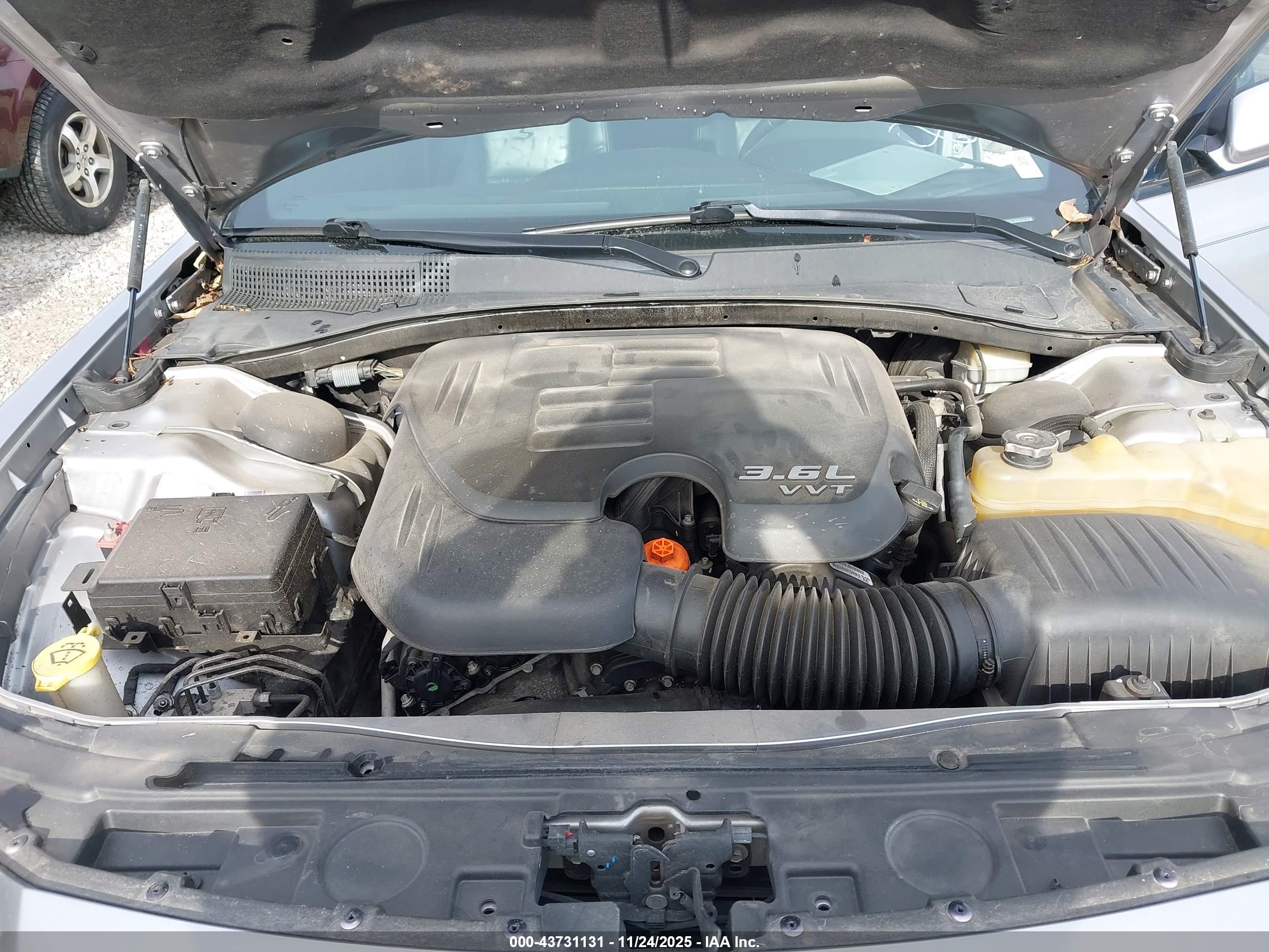 CHRYSLER 300 image 10
