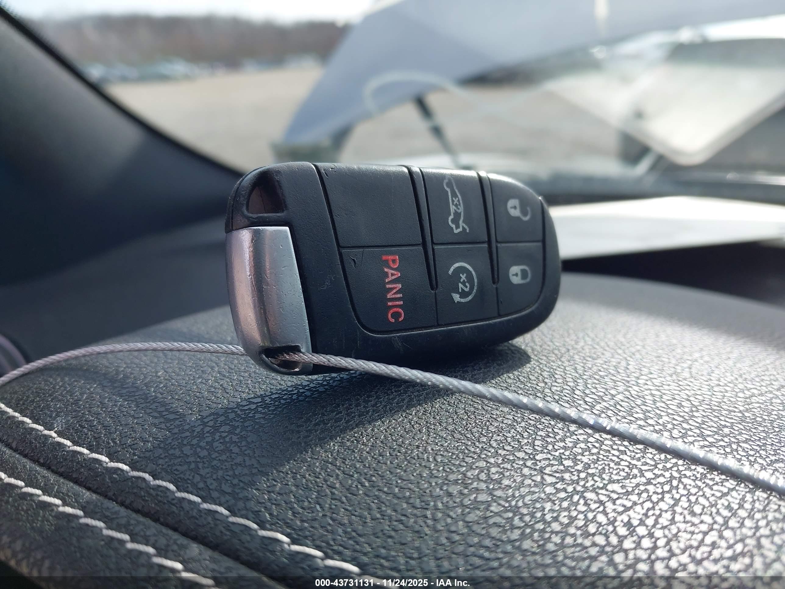 CHRYSLER 300 image 11