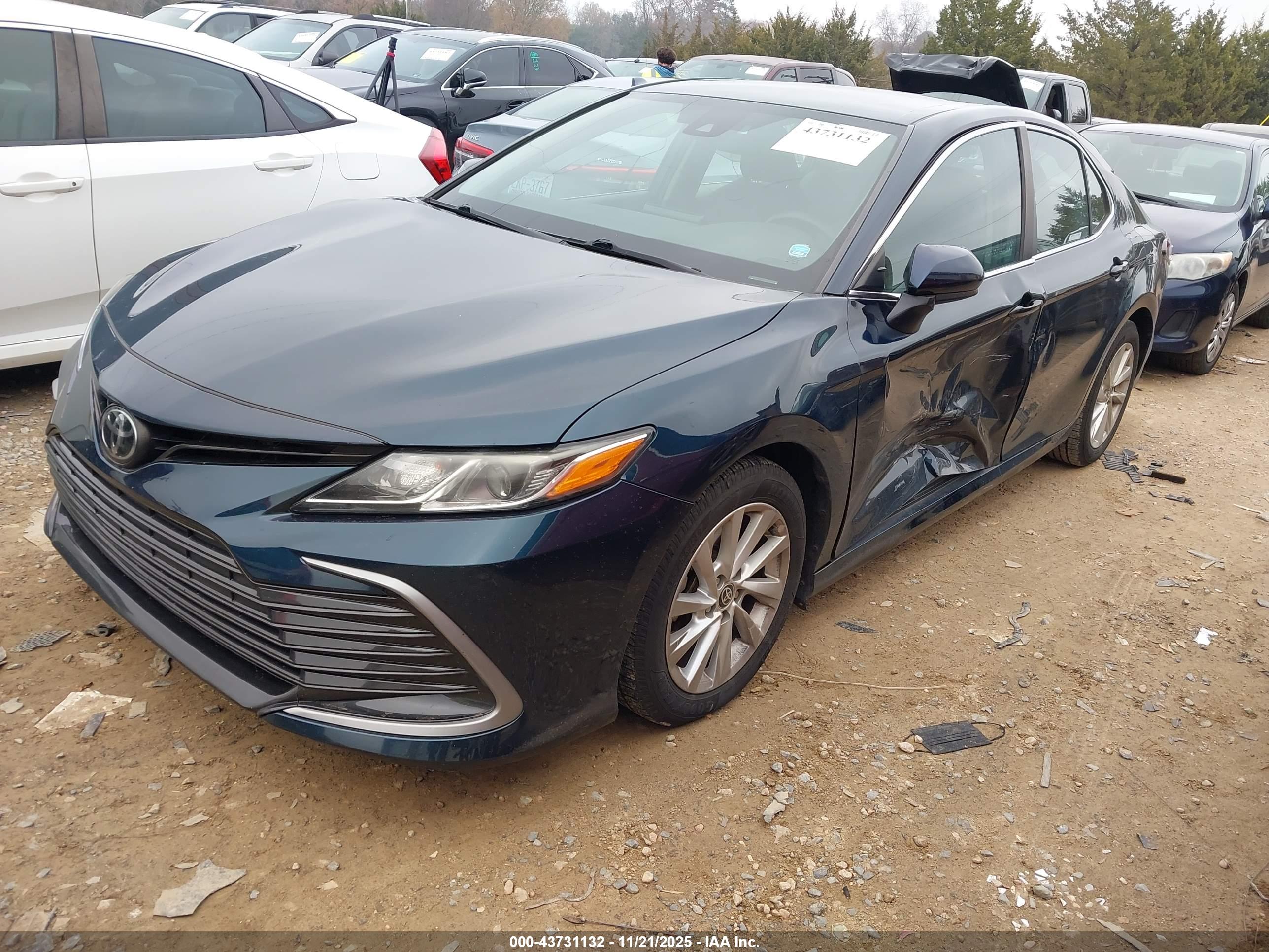 TOYOTA CAMRY image 2