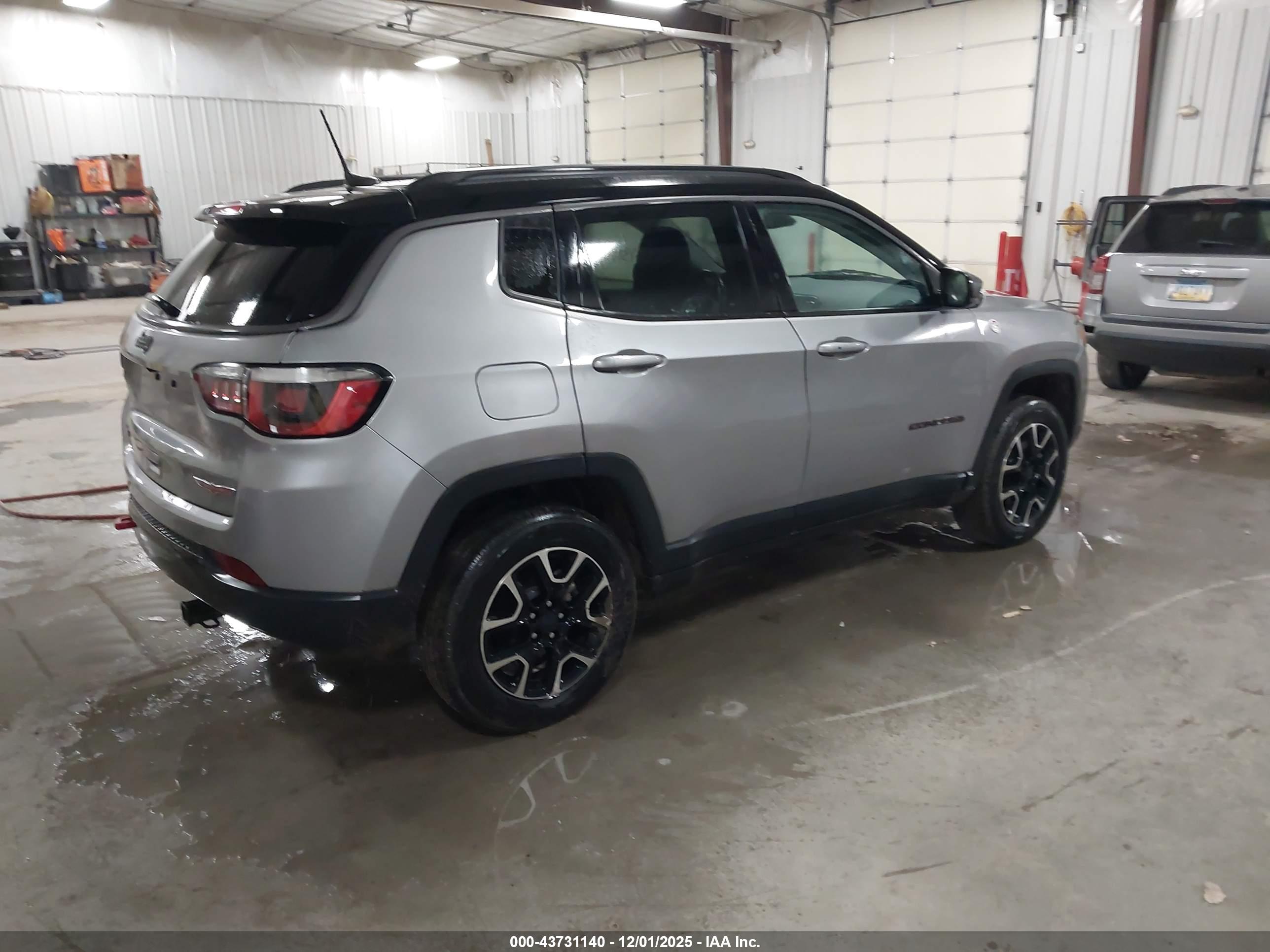 JEEP COMPASS image 4